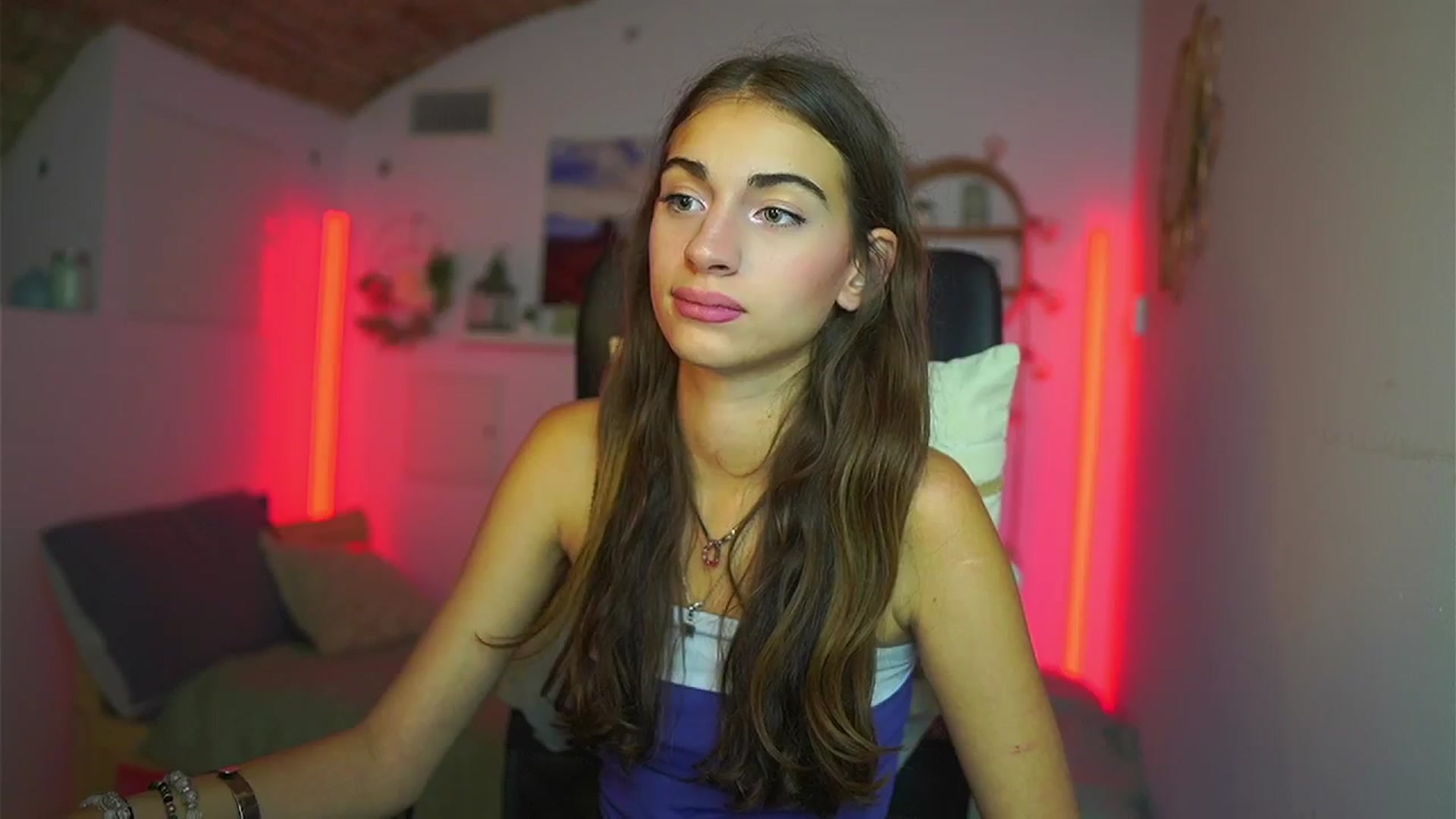 Gallery image thumbnail from Sophie__Grey's myfreecams stream on, 07/17/2025, 16:57 image 17 of 20