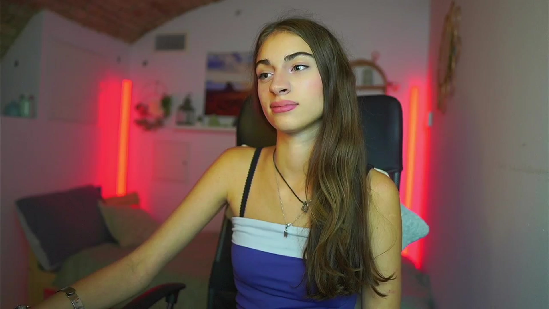 Gallery image thumbnail from Sophie__Grey's myfreecams stream on, 07/17/2025, 16:57 image 6 of 20