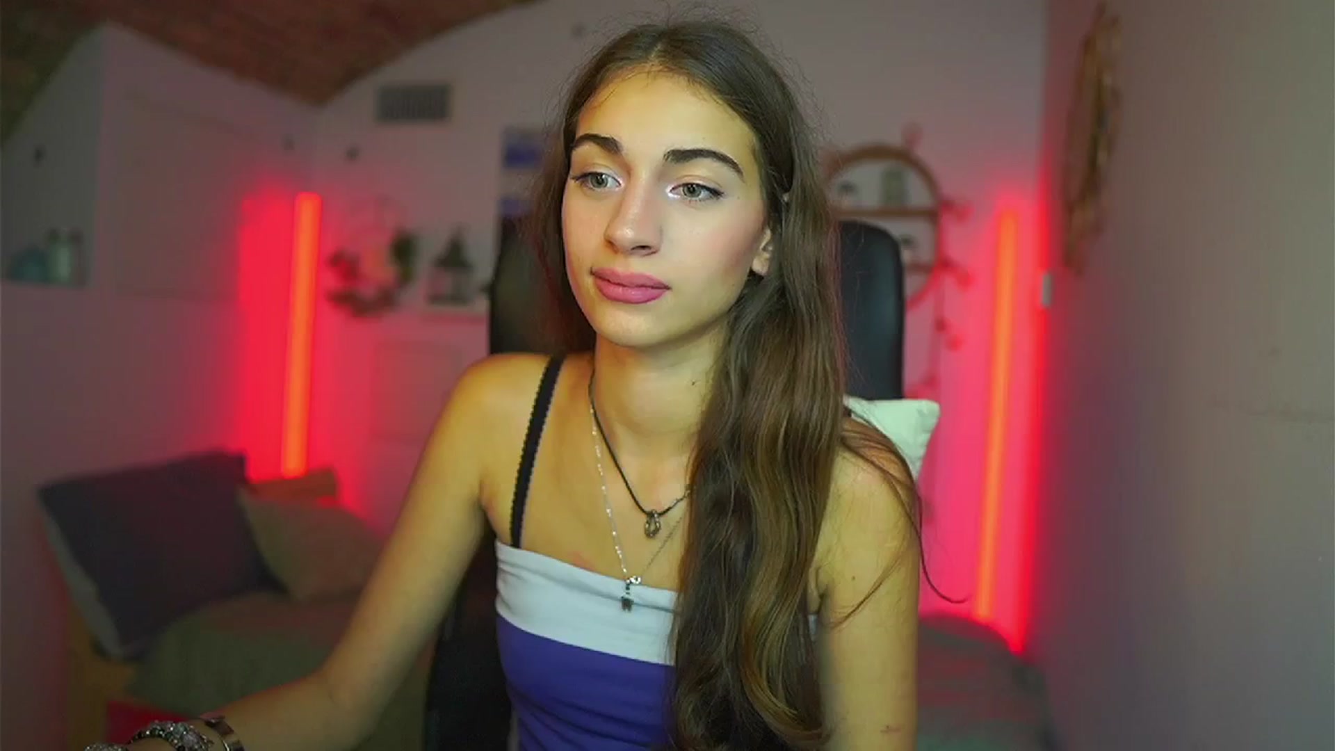 Gallery image thumbnail from Sophie__Grey's myfreecams stream on, 07/17/2025, 16:57 image 3 of 20