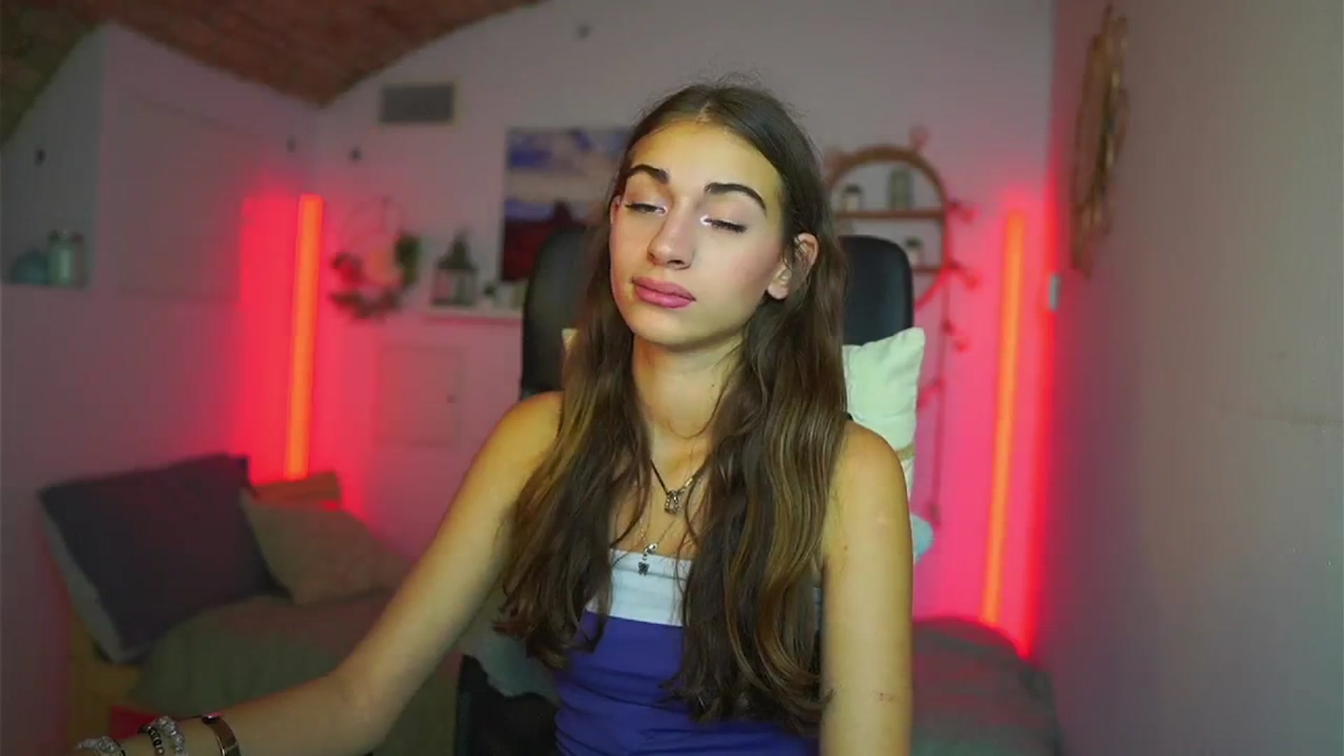 Gallery image thumbnail from Sophie__Grey's myfreecams stream on, 07/17/2025, 16:57 image 16 of 20