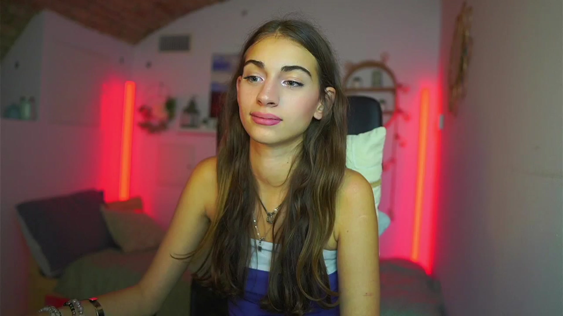 Gallery image thumbnail from Sophie__Grey's myfreecams stream on, 07/17/2025, 16:57 image 18 of 20