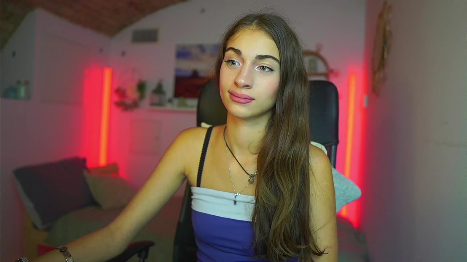 Gallery image thumbnail from Sophie__Grey's myfreecams stream on, 07/17/2025, 16:57 image 7 of 20