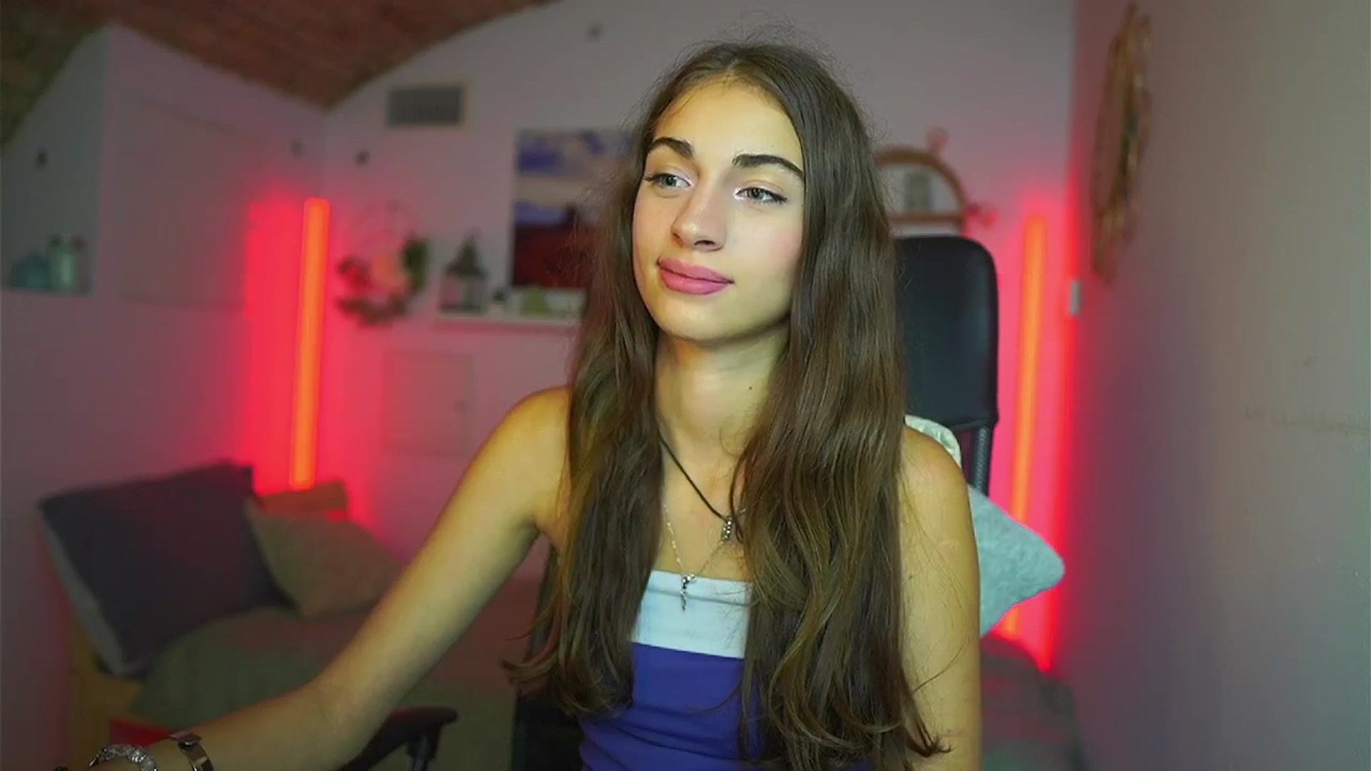 Gallery image thumbnail from Sophie__Grey's myfreecams stream on, 07/17/2025, 16:57 image 8 of 20