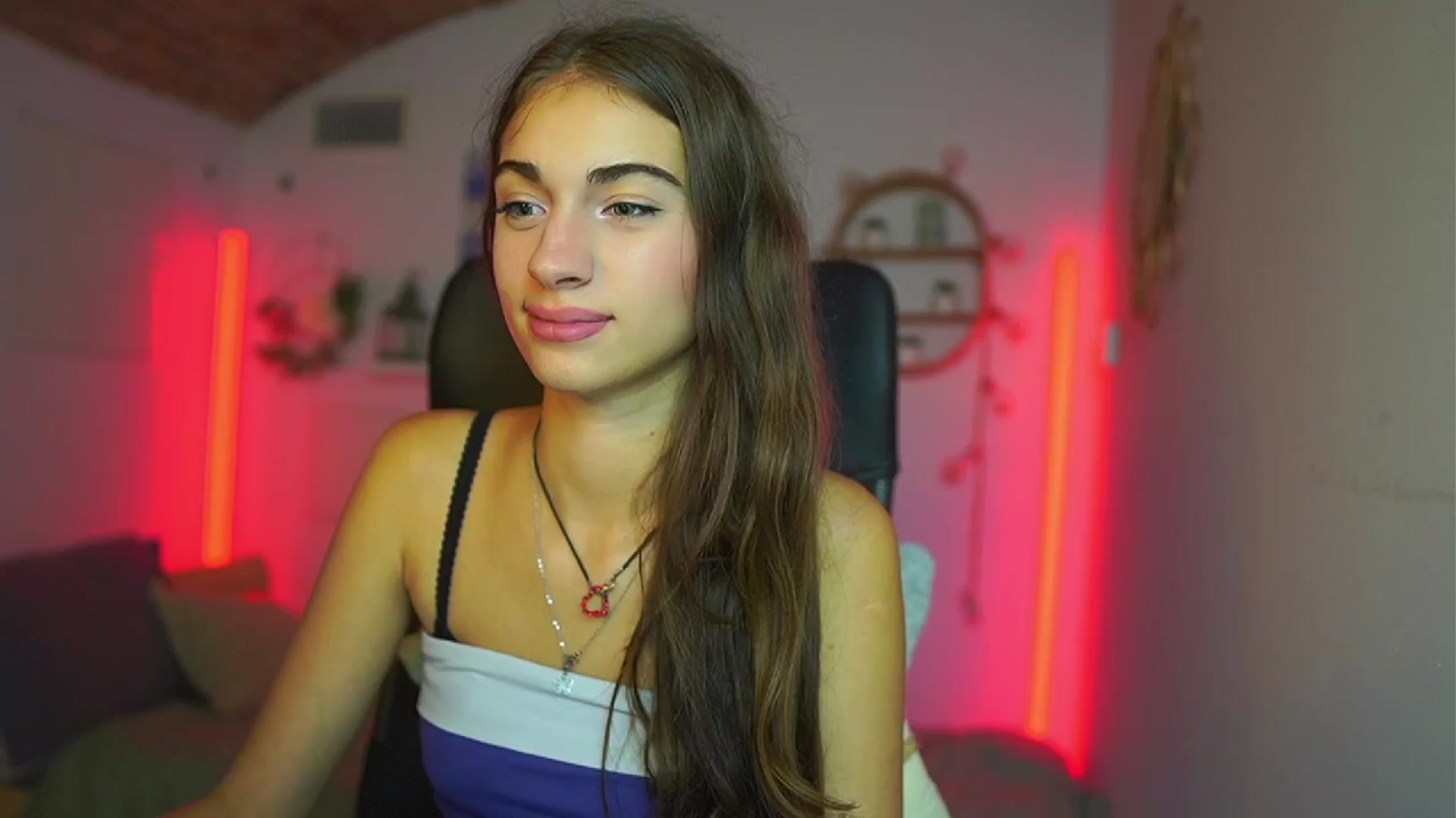 Gallery image thumbnail from Sophie__Grey's myfreecams stream on, 07/17/2025, 18:02 image 2 of 20