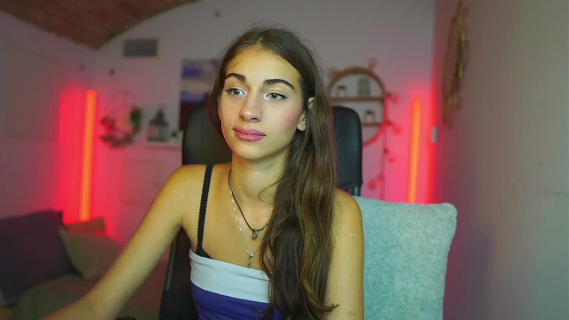 Gallery image thumbnail from Sophie__Grey's myfreecams stream on, 07/17/2025, 18:02 image 17 of 20