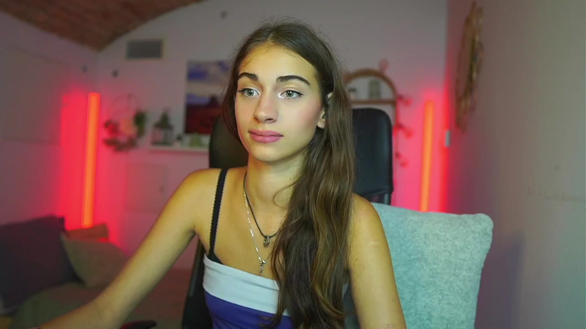Gallery image thumbnail from Sophie__Grey's myfreecams stream on, 07/17/2025, 18:02 image 15 of 20