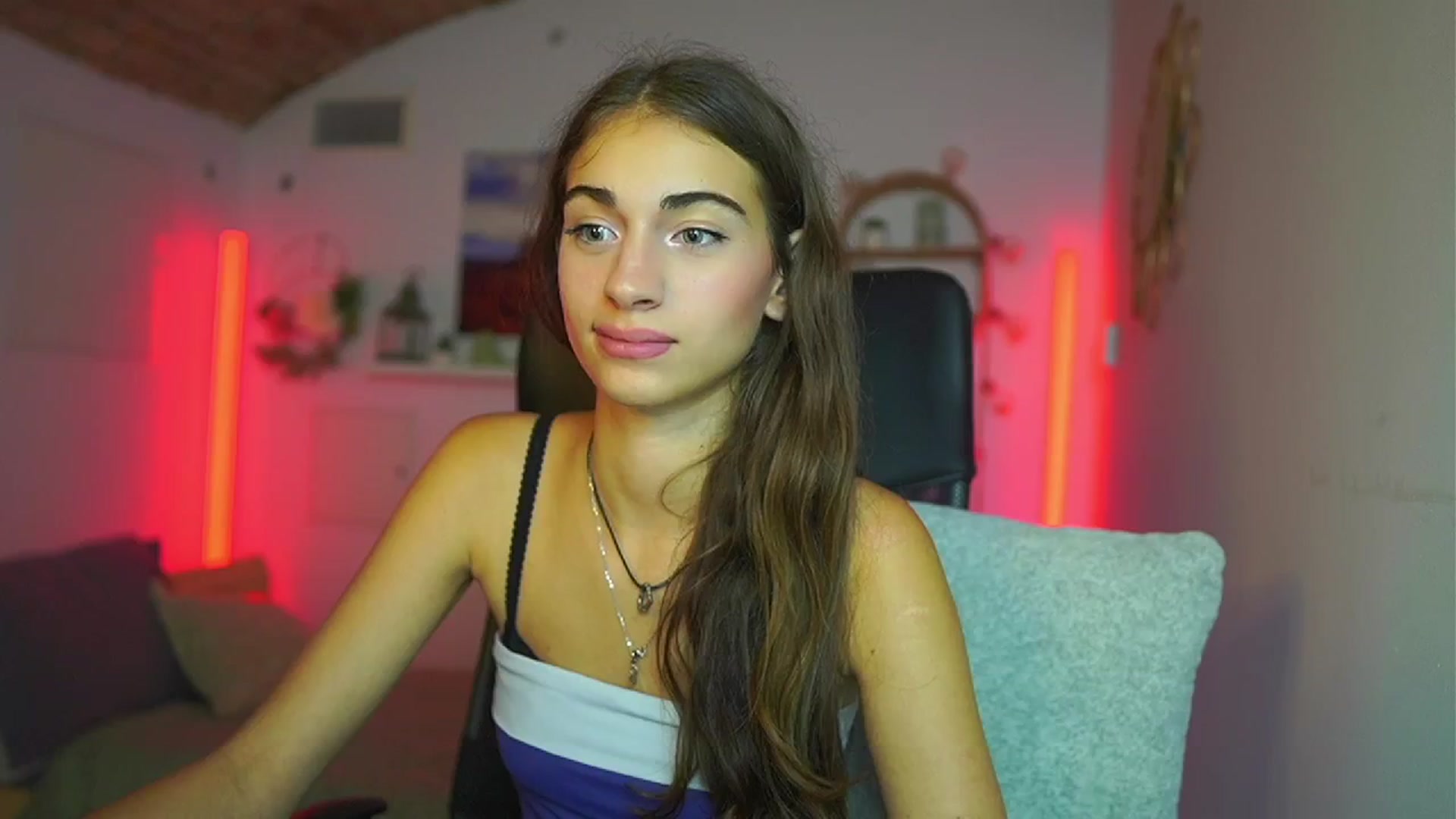 Gallery image thumbnail from Sophie__Grey's myfreecams stream on, 07/17/2025, 18:02 image 16 of 20