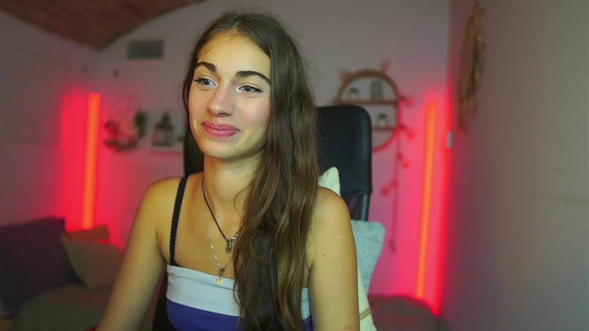 Gallery image thumbnail from Sophie__Grey's myfreecams stream on, 07/17/2025, 18:02 image 8 of 20