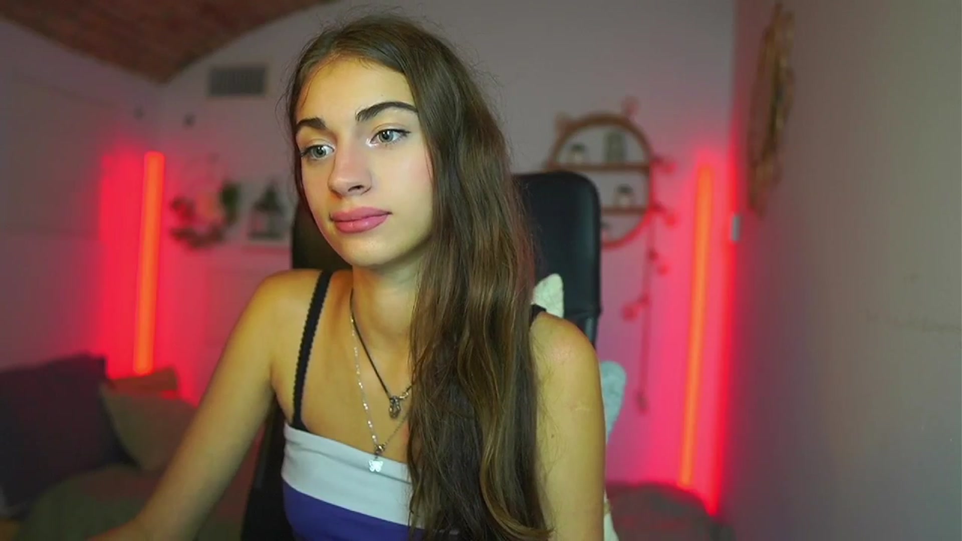 Gallery image thumbnail from Sophie__Grey's myfreecams stream on, 07/17/2025, 18:02 image 6 of 20