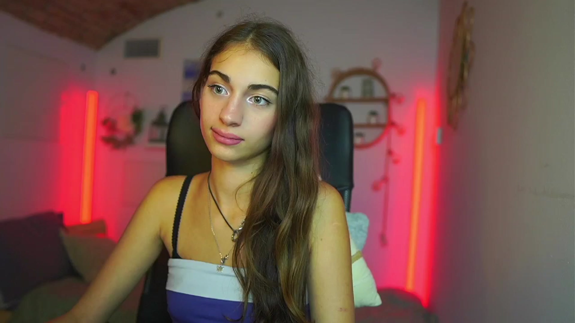 Gallery image thumbnail from Sophie__Grey's myfreecams stream on, 07/17/2025, 18:02 image 10 of 20