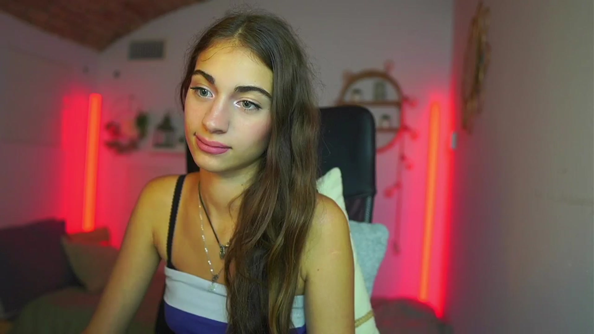 Gallery image thumbnail from Sophie__Grey's myfreecams stream on, 07/17/2025, 18:02 image 7 of 20