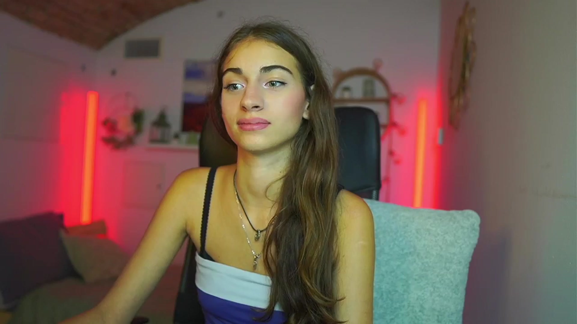 Gallery image thumbnail from Sophie__Grey's myfreecams stream on, 07/17/2025, 18:02 image 14 of 20
