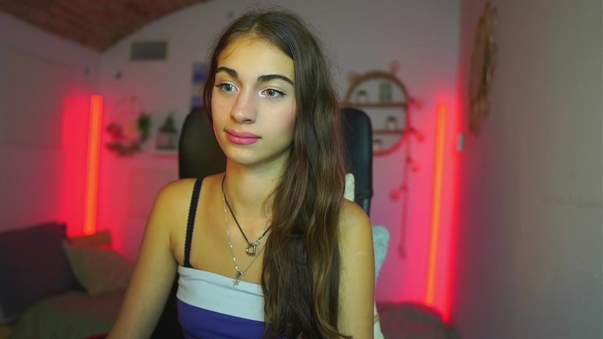 Gallery image thumbnail from Sophie__Grey's myfreecams stream on, 07/17/2025, 18:02 image 3 of 20