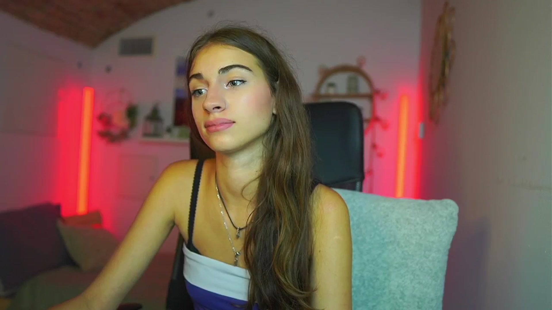 Gallery image thumbnail from Sophie__Grey's myfreecams stream on, 07/17/2025, 18:02 image 18 of 20