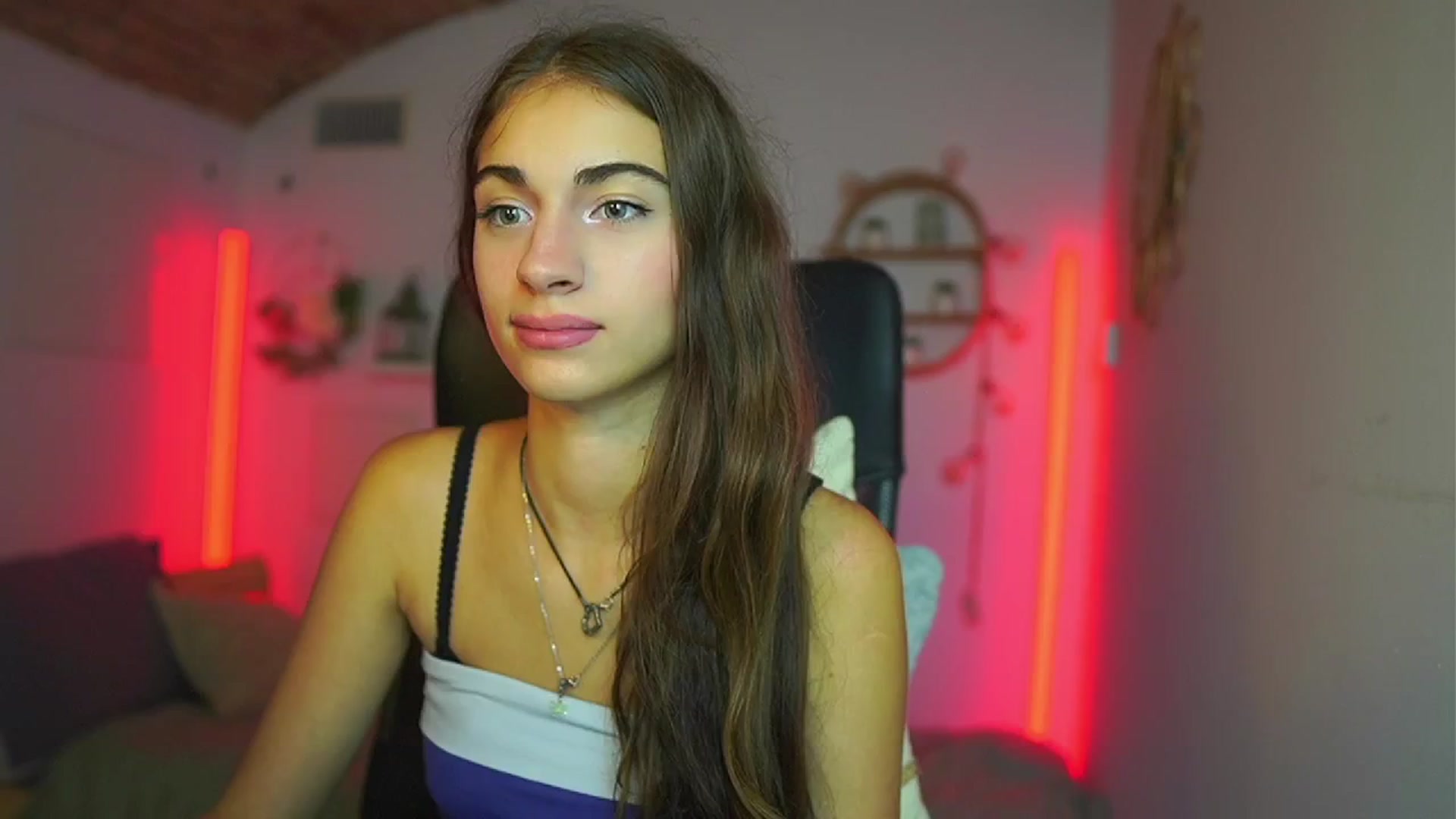 Gallery image thumbnail from Sophie__Grey's myfreecams stream on, 07/17/2025, 18:02 image 4 of 20