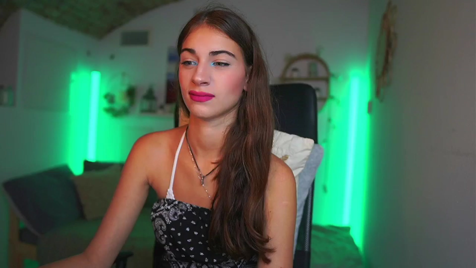 Gallery image thumbnail from Sophie__Grey's myfreecams stream on, 07/18/2025, 13:20 image 8 of 20