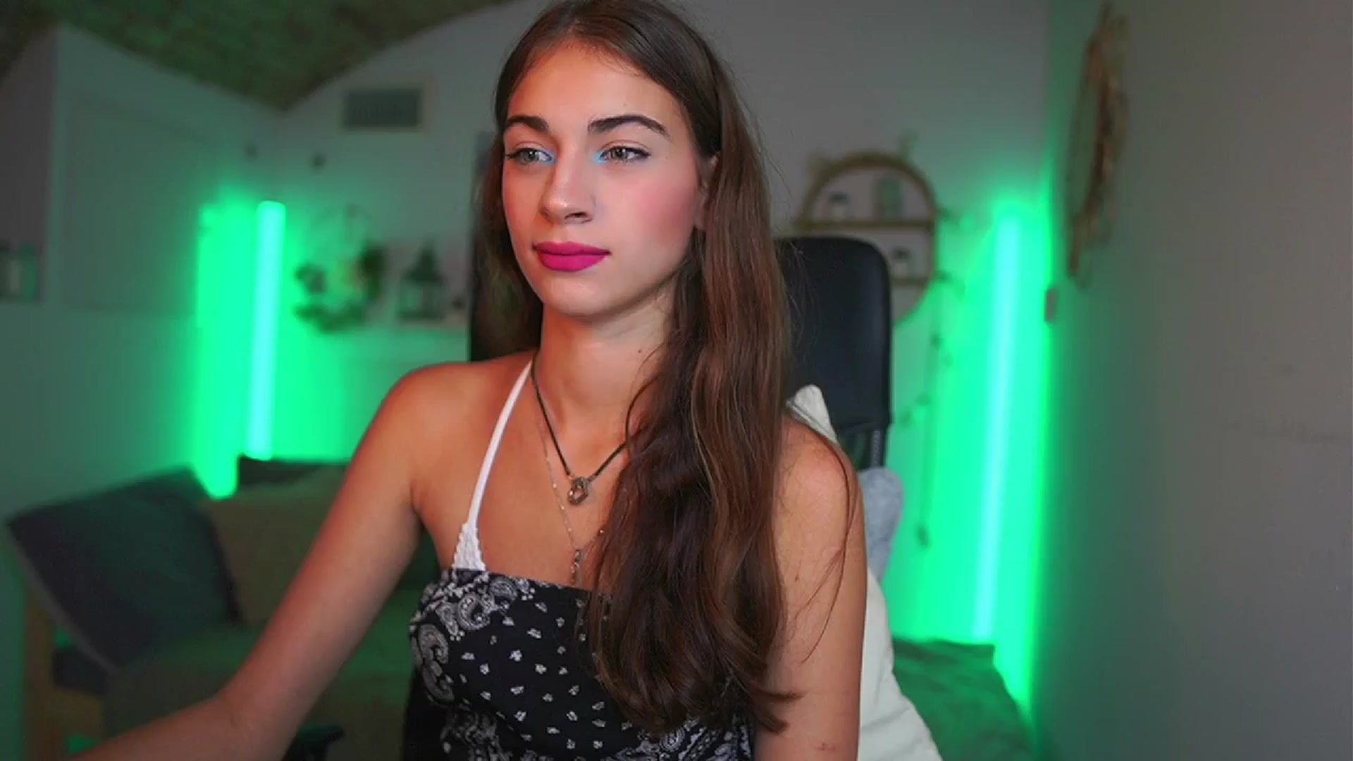 Gallery image thumbnail from Sophie__Grey's myfreecams stream on, 07/18/2025, 13:20 image 16 of 20