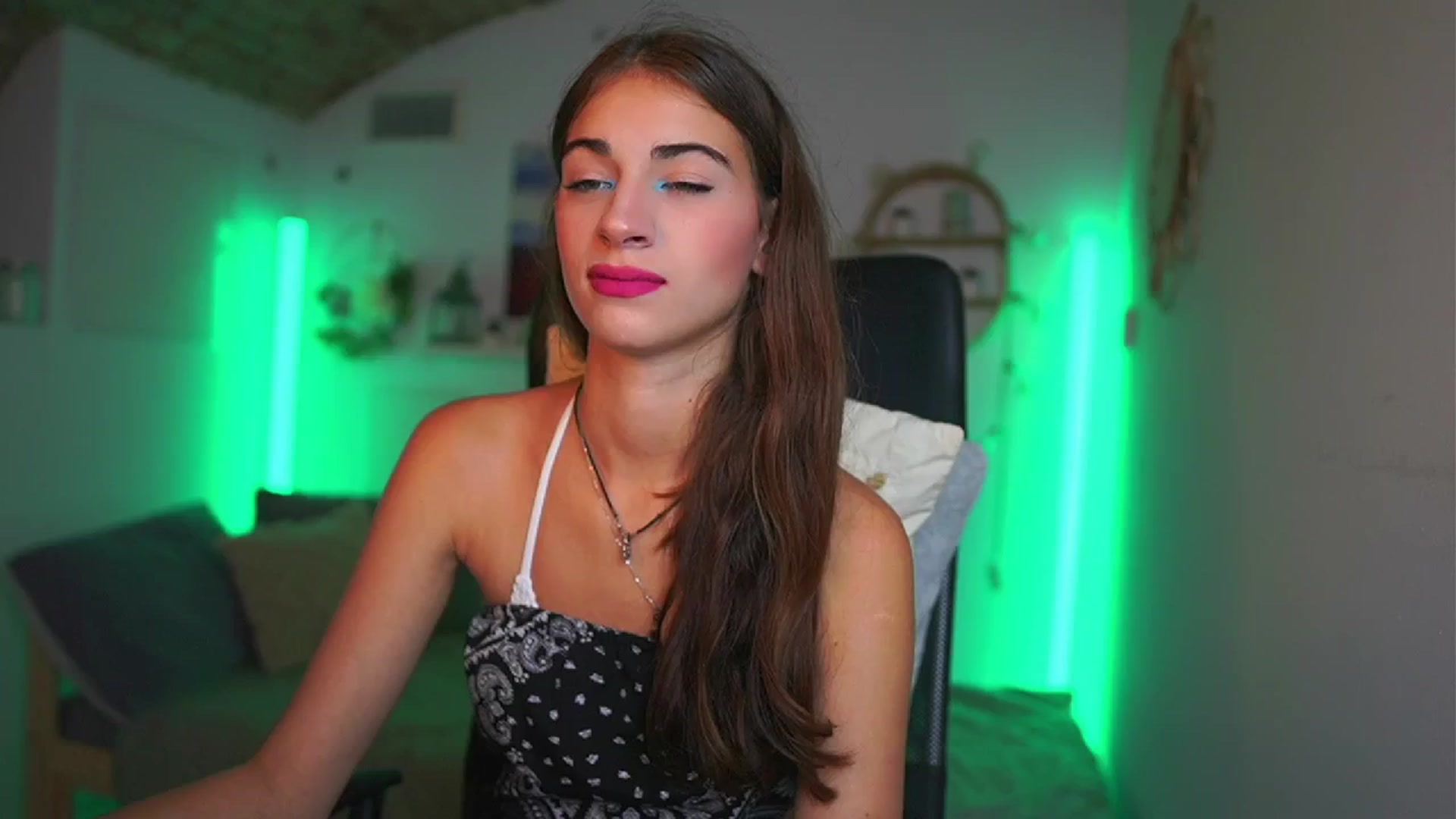 Gallery image thumbnail from Sophie__Grey's myfreecams stream on, 07/18/2025, 13:20 image 6 of 20