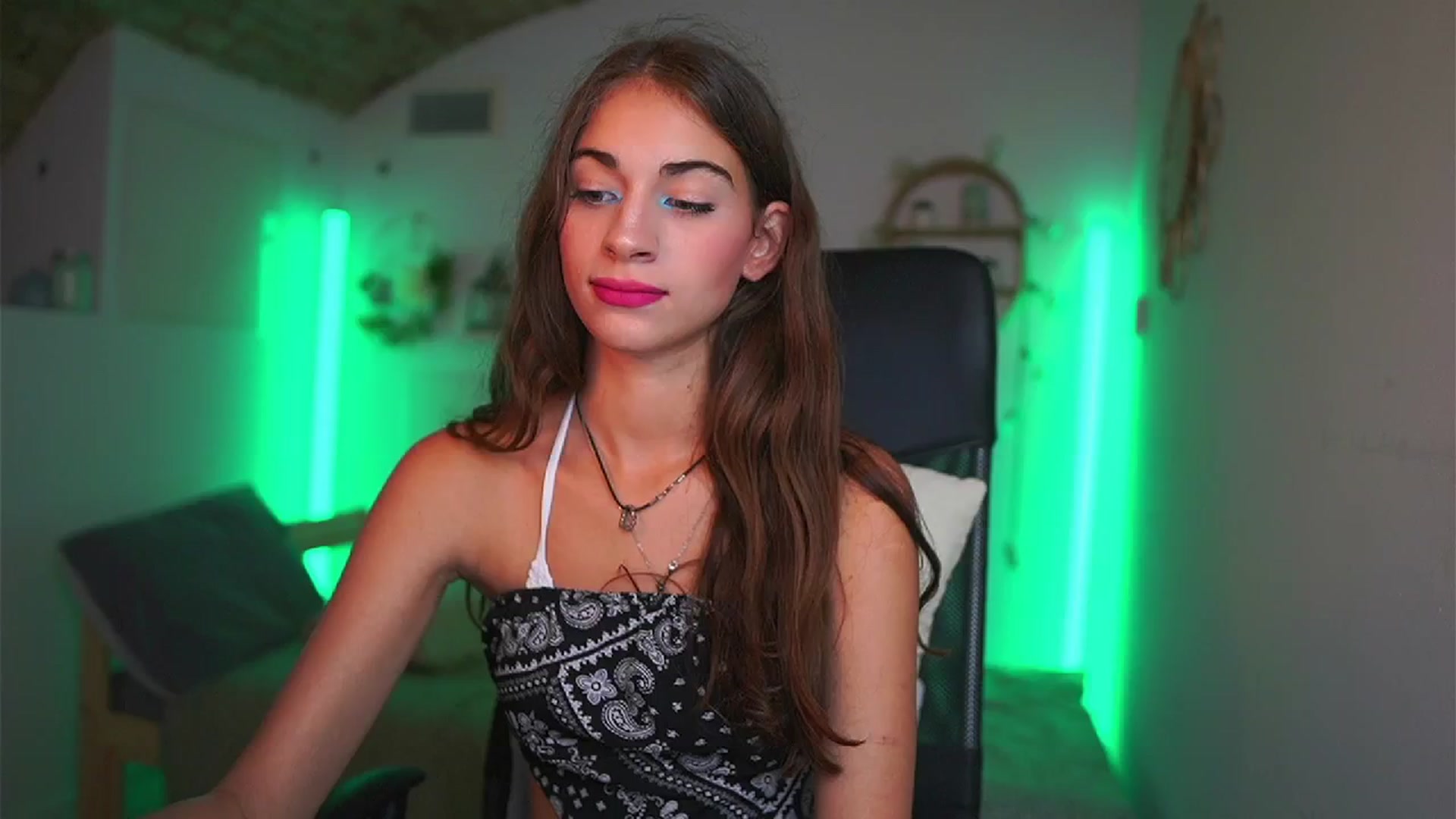 Gallery image thumbnail from Sophie__Grey's myfreecams stream on, 07/18/2025, 15:02 image 4 of 20