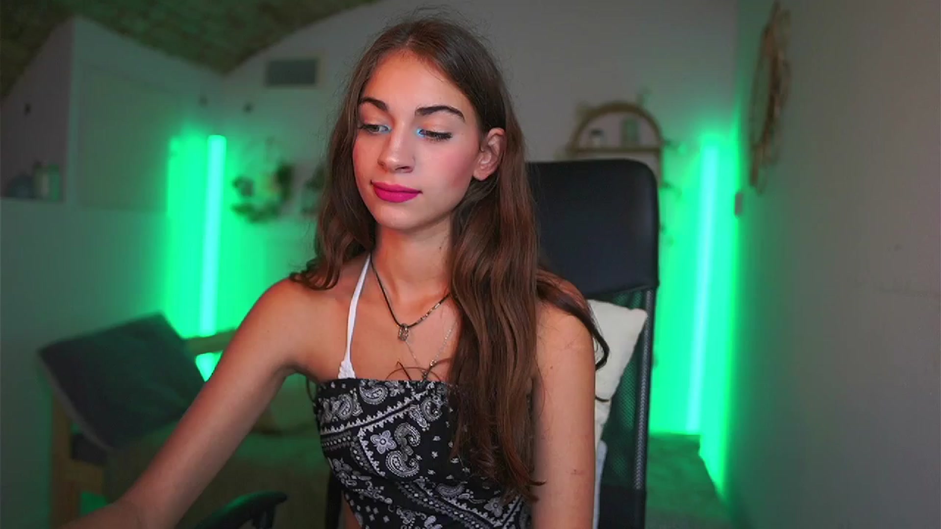 Gallery image thumbnail from Sophie__Grey's myfreecams stream on, 07/18/2025, 15:02 image 1 of 20