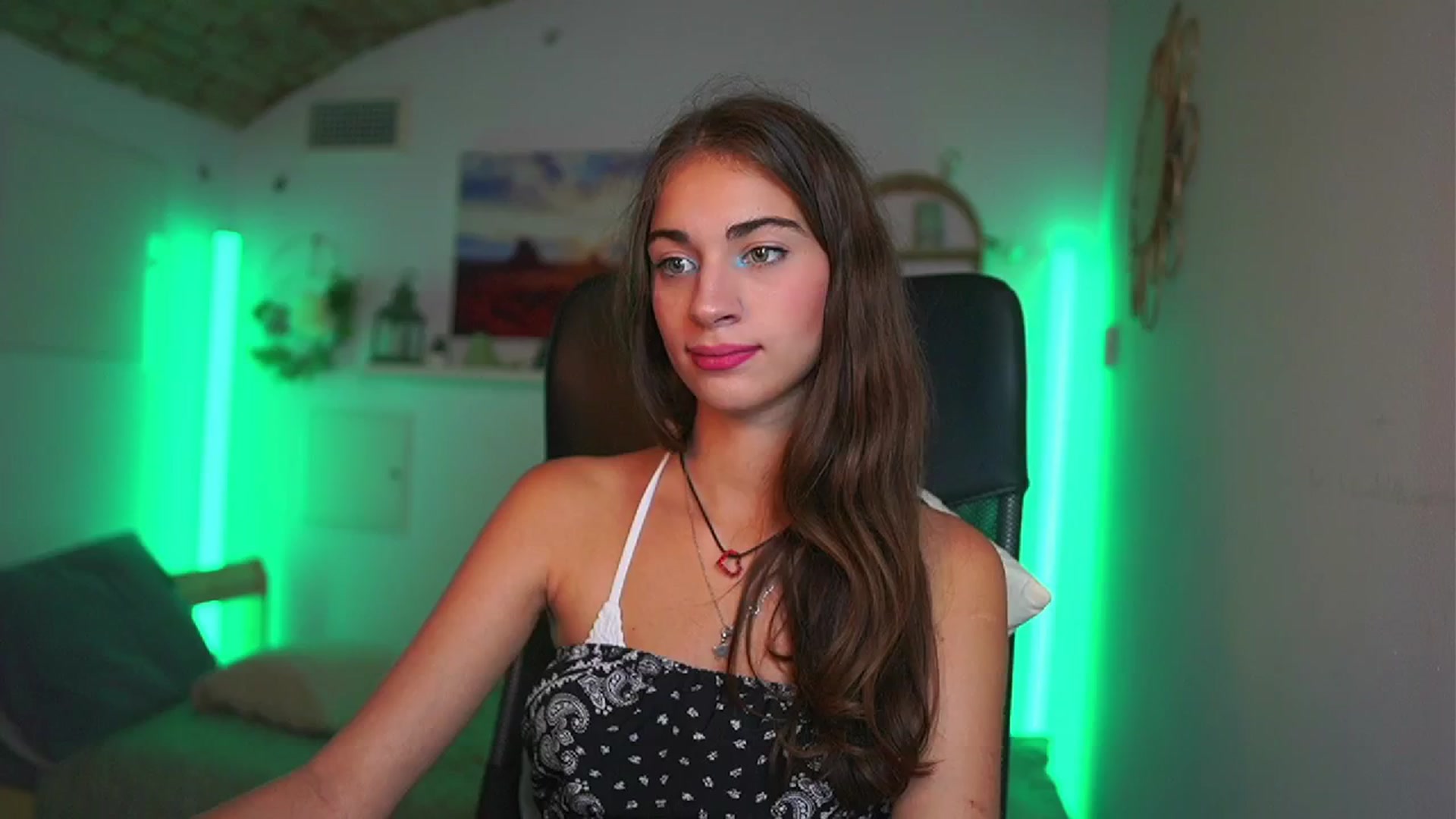 Gallery image thumbnail from Sophie__Grey's myfreecams stream on, 07/18/2025, 17:23 image 8 of 20