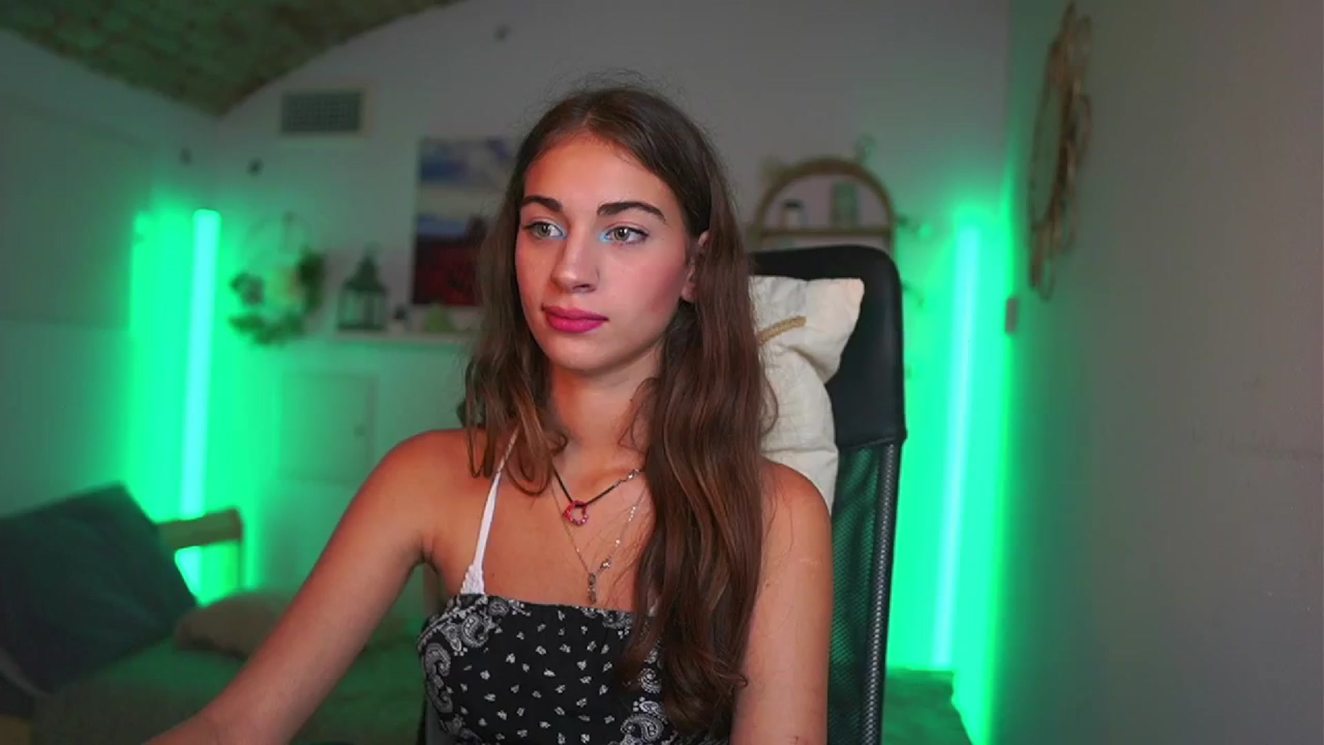 Gallery image thumbnail from Sophie__Grey's myfreecams stream on, 07/18/2025, 17:23 image 13 of 20