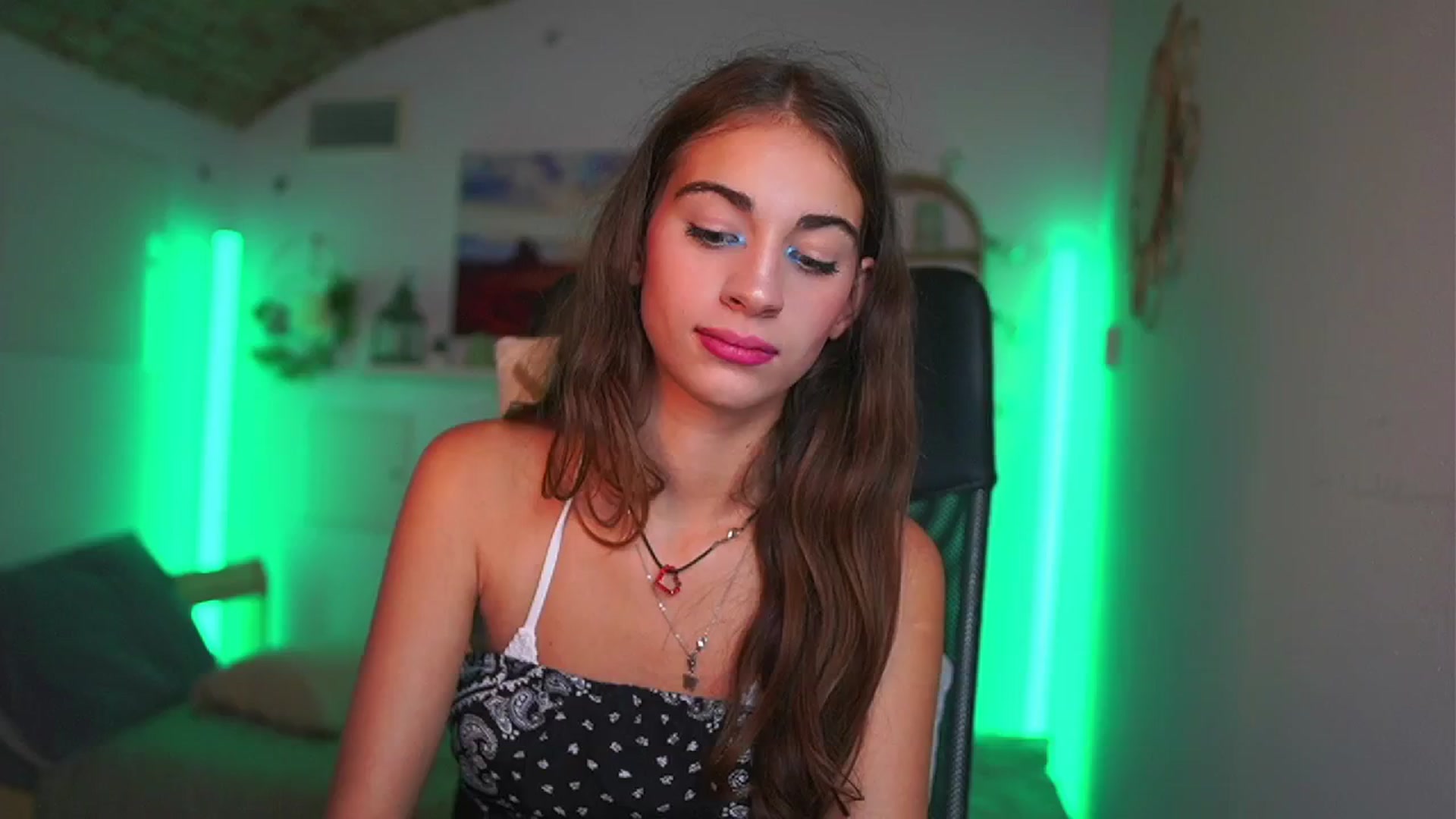 Gallery image thumbnail from Sophie__Grey's myfreecams stream on, 07/18/2025, 17:23 image 12 of 20