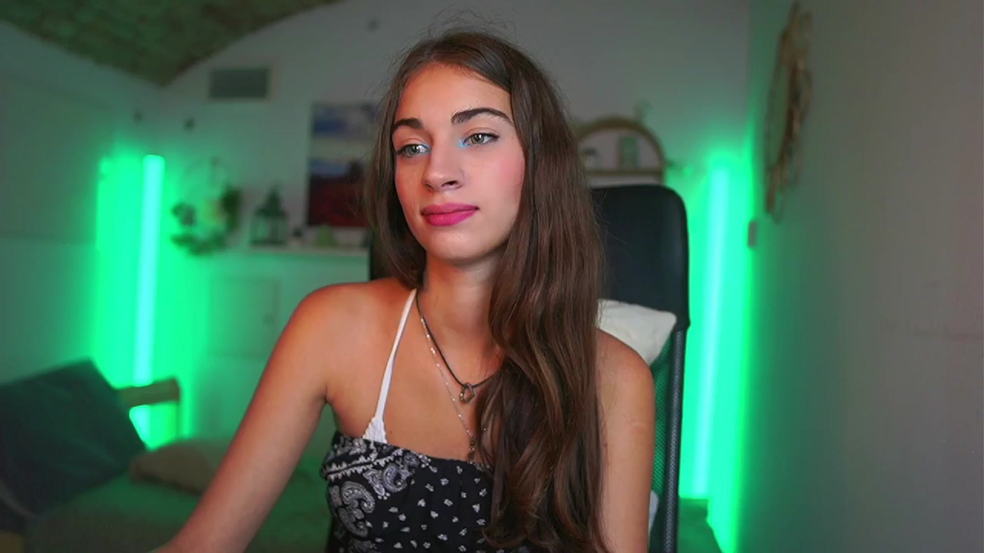 Gallery image thumbnail from Sophie__Grey's myfreecams stream on, 07/18/2025, 17:23 image 6 of 20