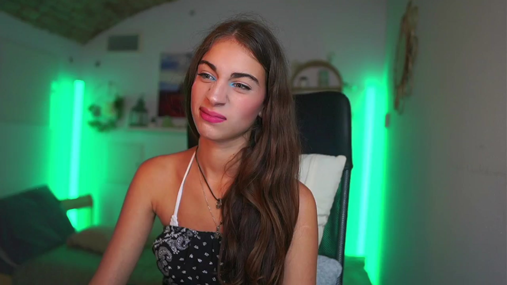 Gallery image thumbnail from Sophie__Grey's myfreecams stream on, 07/18/2025, 17:23 image 4 of 20
