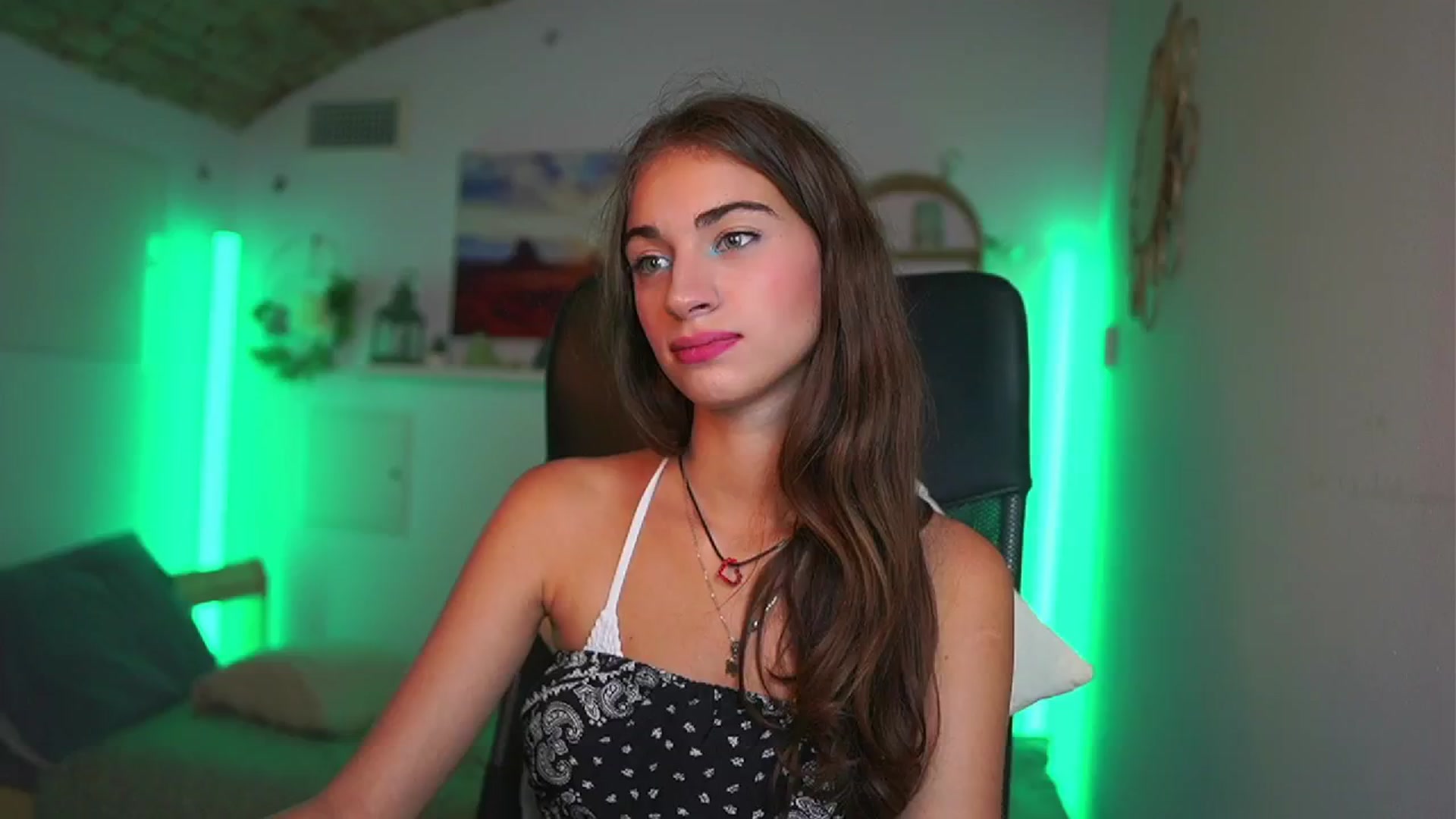 Gallery image thumbnail from Sophie__Grey's myfreecams stream on, 07/18/2025, 17:23 image 7 of 20