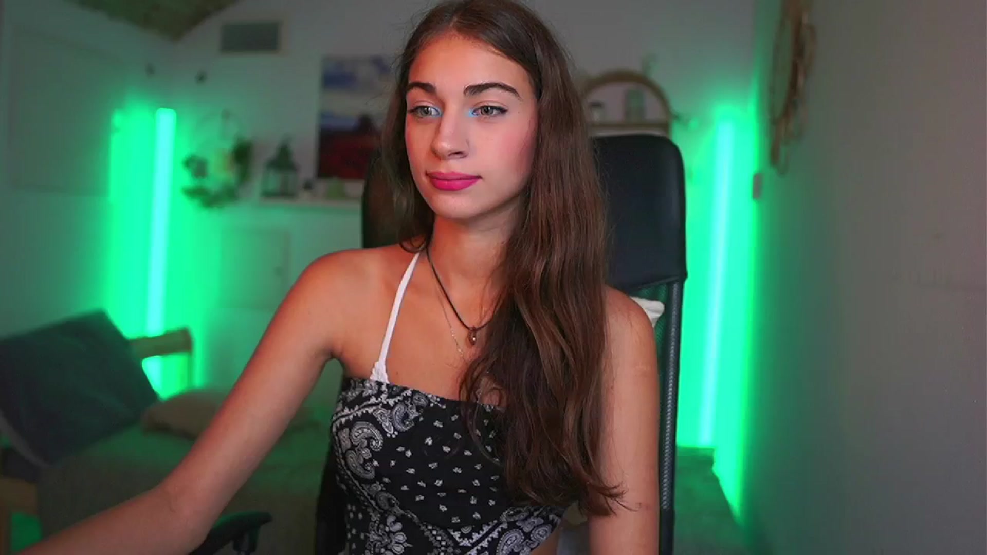 Gallery image thumbnail from Sophie__Grey's myfreecams stream on, 07/18/2025, 17:23 image 1 of 20