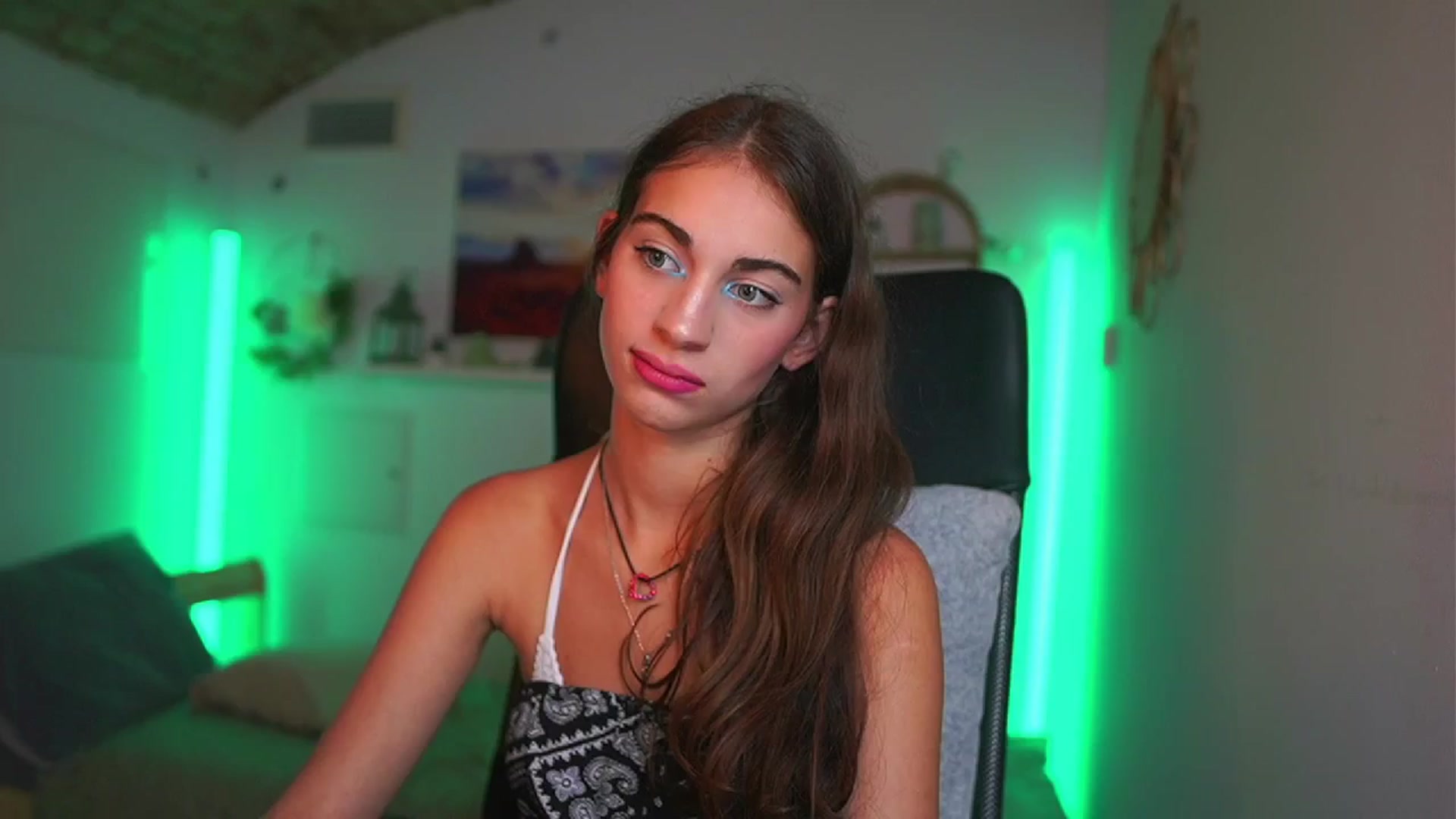Gallery image thumbnail from Sophie__Grey's myfreecams stream on, 07/18/2025, 17:42 image 19 of 20