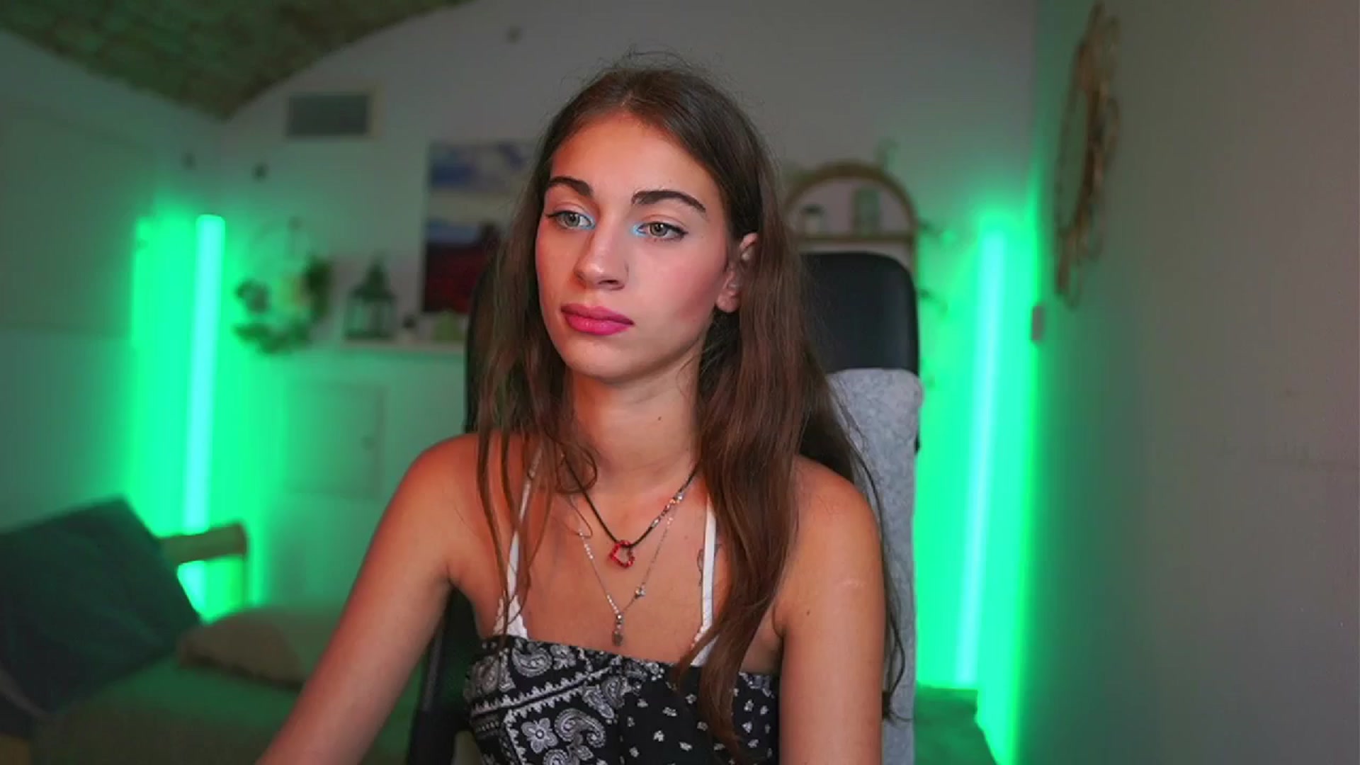 Gallery image thumbnail from Sophie__Grey's myfreecams stream on, 07/18/2025, 17:42 image 14 of 20