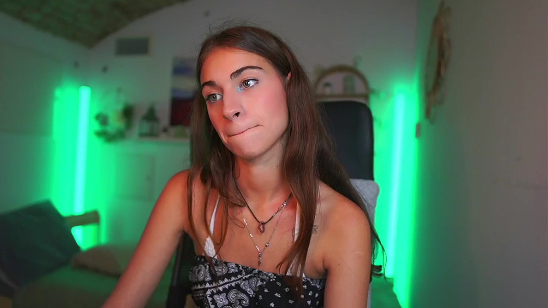 Gallery image thumbnail from Sophie__Grey's myfreecams stream on, 07/18/2025, 17:42 image 10 of 20