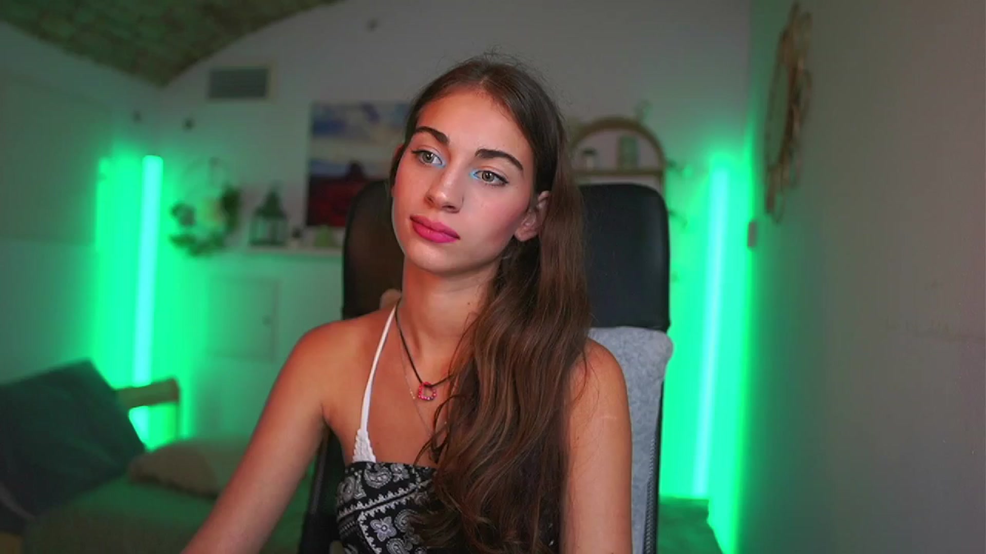 Gallery image thumbnail from Sophie__Grey's myfreecams stream on, 07/18/2025, 17:42 image 18 of 20