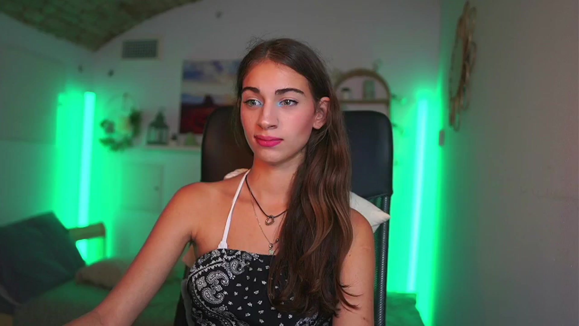 Gallery image thumbnail from Sophie__Grey's myfreecams stream on, 07/18/2025, 17:58 image 16 of 20
