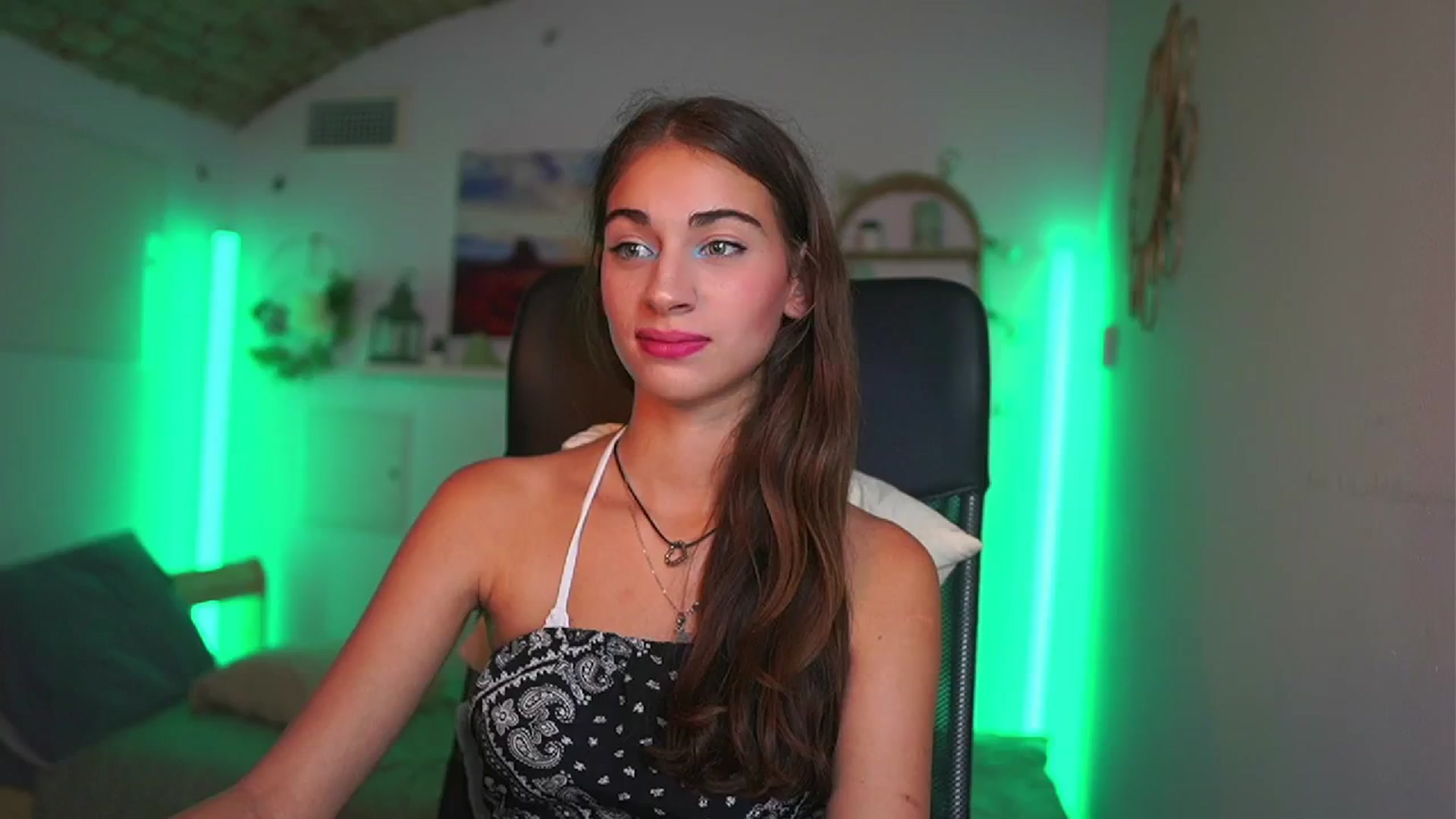 Gallery image thumbnail from Sophie__Grey's myfreecams stream on, 07/18/2025, 17:58 image 19 of 20