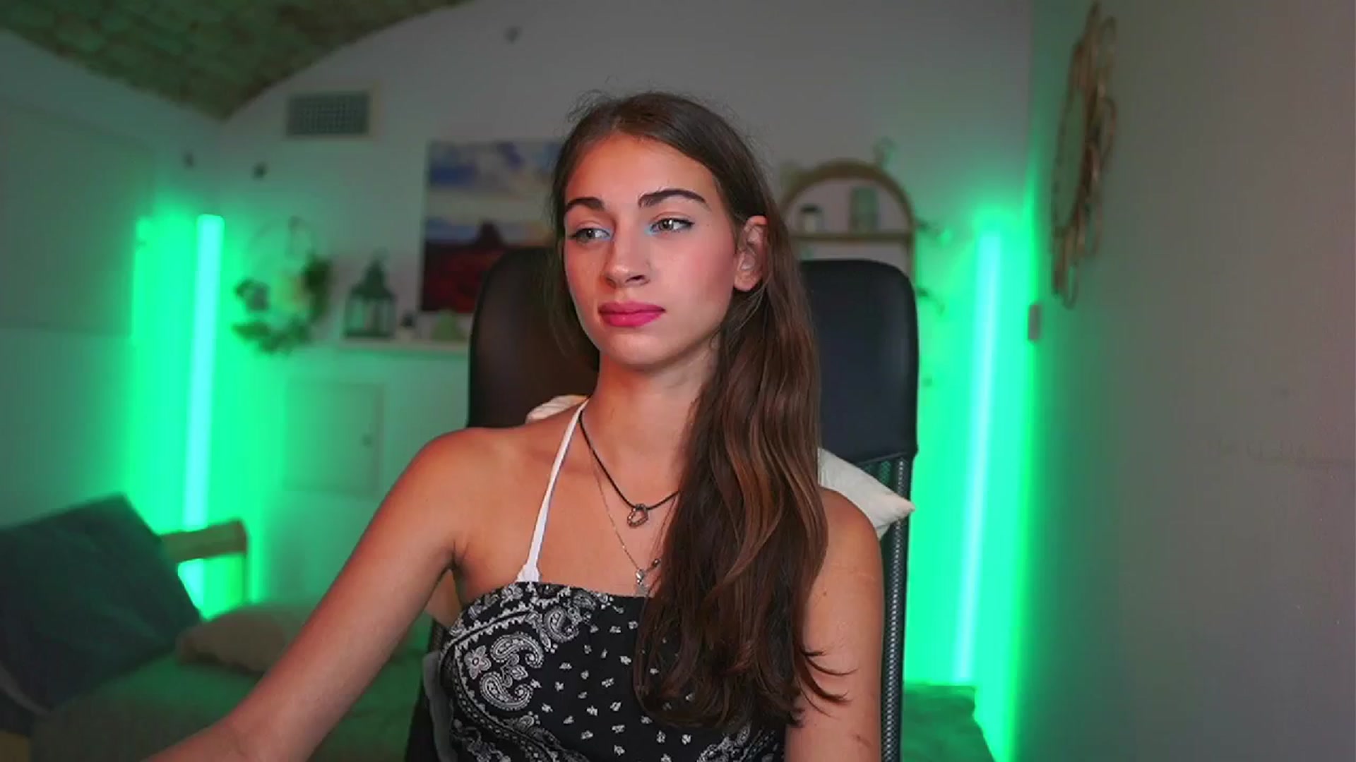 Gallery image thumbnail from Sophie__Grey's myfreecams stream on, 07/18/2025, 17:58 image 14 of 20