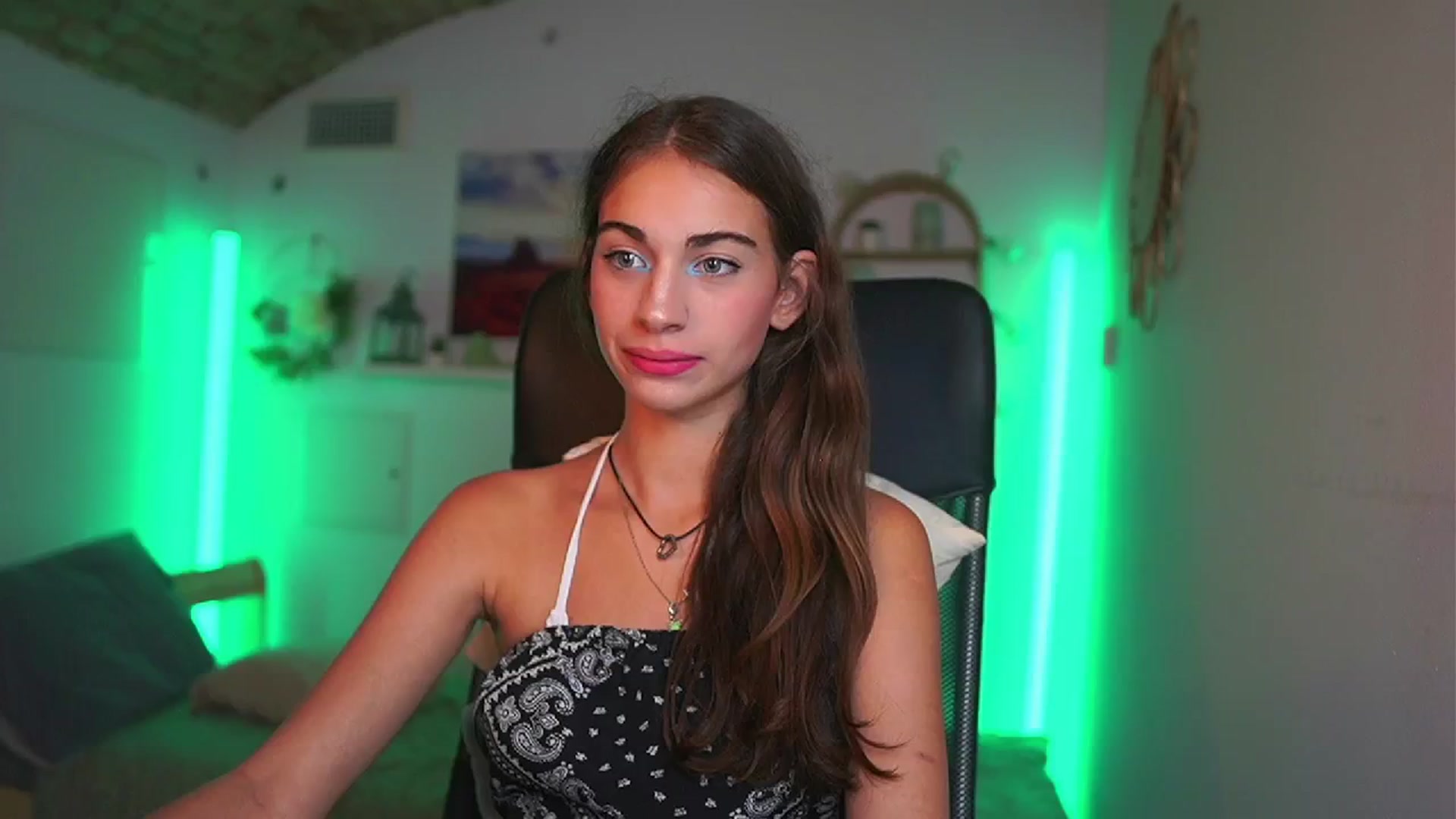 Gallery image thumbnail from Sophie__Grey's myfreecams stream on, 07/18/2025, 17:58 image 10 of 20