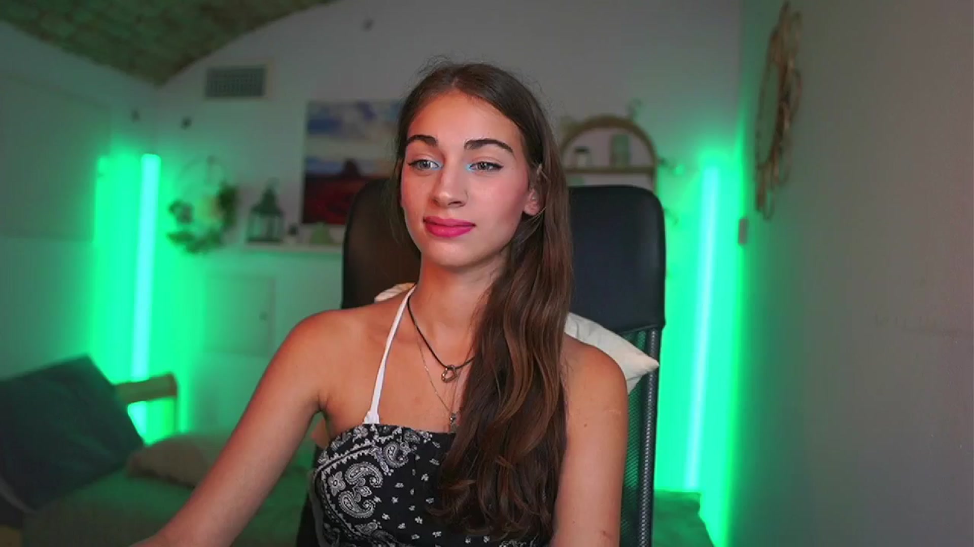 Gallery image thumbnail from Sophie__Grey's myfreecams stream on, 07/18/2025, 17:58 image 18 of 20