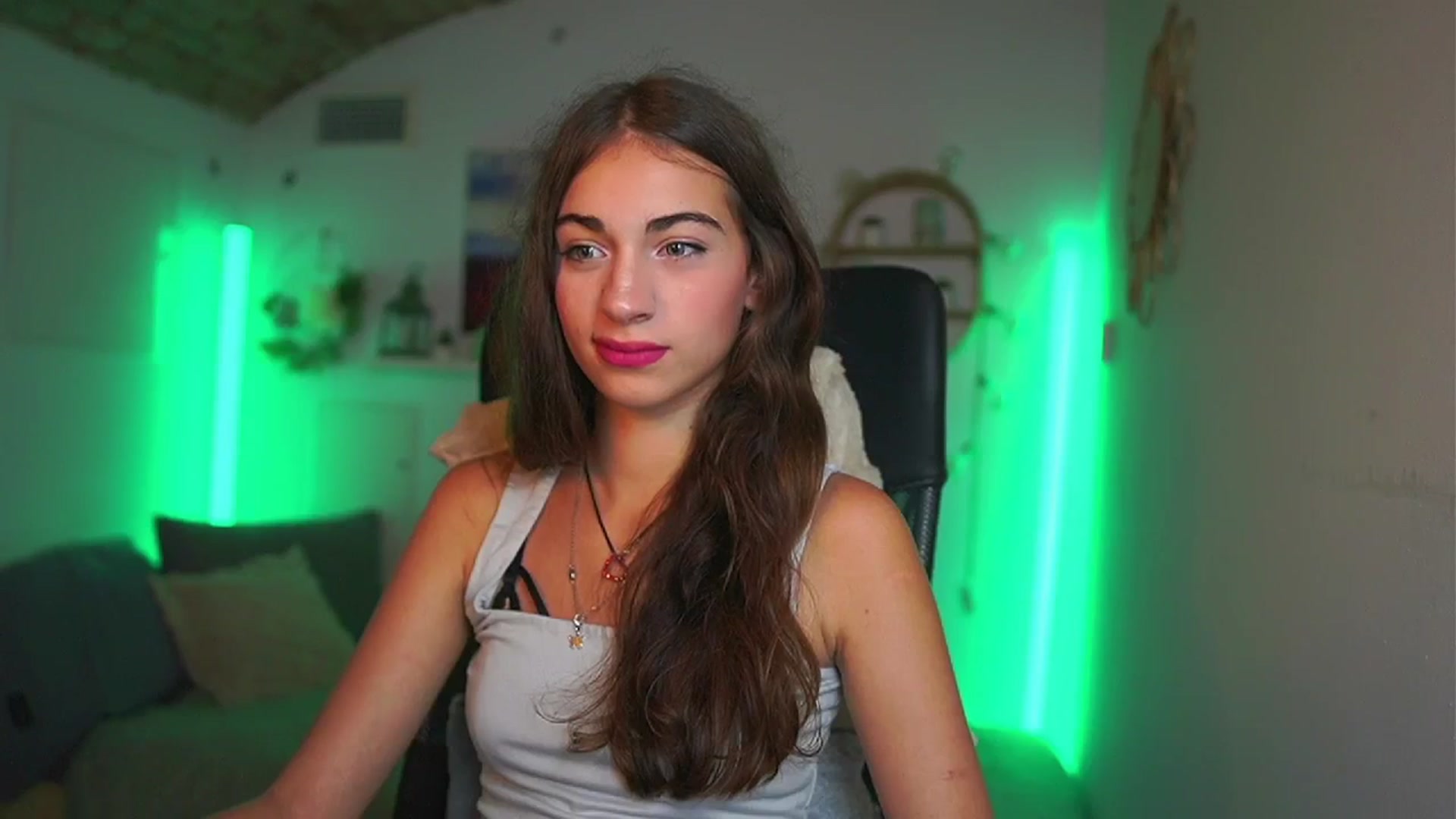 Gallery image thumbnail from Sophie__Grey's myfreecams stream on, 07/22/2025, 14:21 image 9 of 20