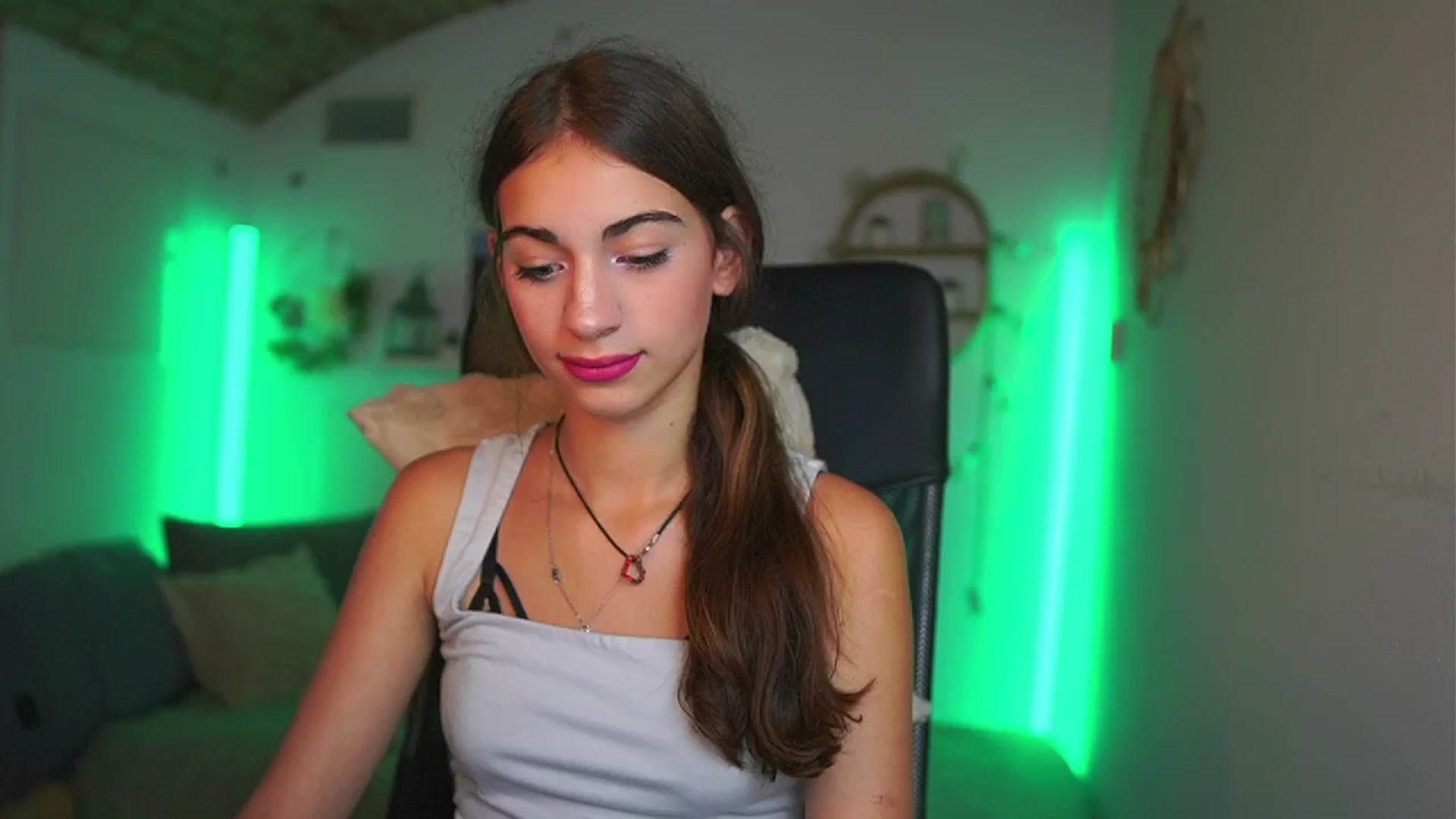 Gallery image thumbnail from Sophie__Grey's myfreecams stream on, 07/22/2025, 14:21 image 1 of 20