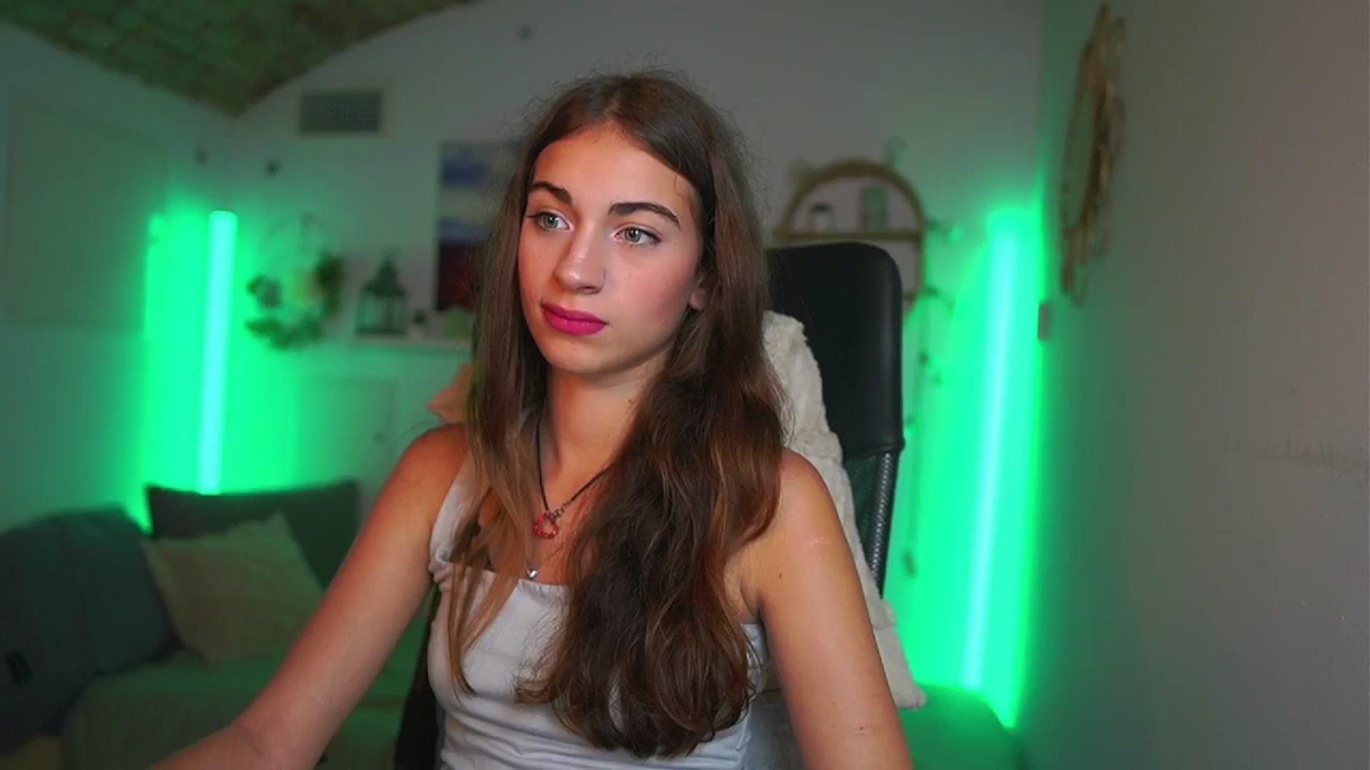 Gallery image thumbnail from Sophie__Grey's myfreecams stream on, 07/22/2025, 14:21 image 13 of 20