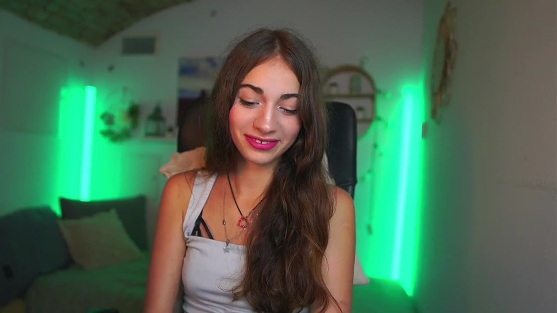 Gallery image thumbnail from Sophie__Grey's myfreecams stream on, 07/22/2025, 14:21 image 8 of 20