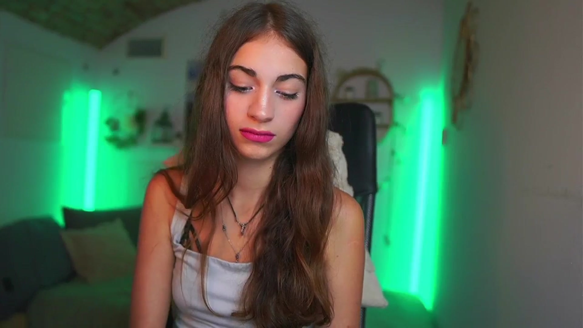 Gallery image thumbnail from Sophie__Grey's myfreecams stream on, 07/22/2025, 14:21 image 15 of 20