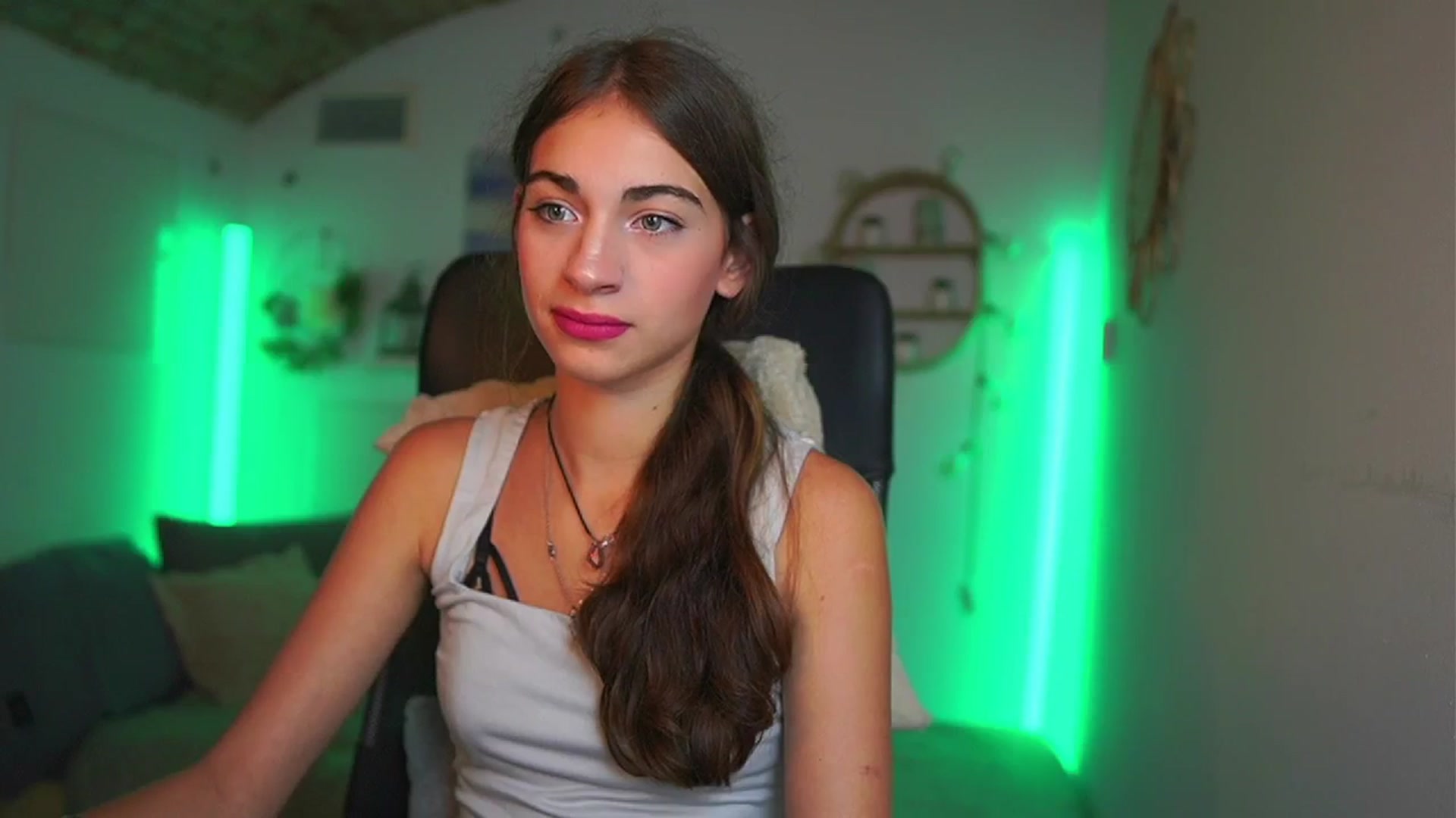Gallery image thumbnail from Sophie__Grey's myfreecams stream on, 07/22/2025, 14:21 image 3 of 20