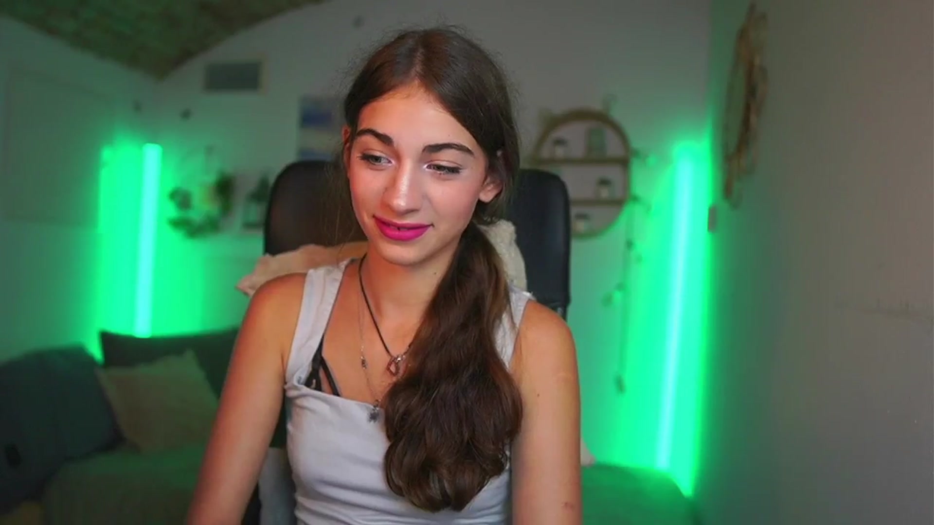 Gallery image thumbnail from Sophie__Grey's myfreecams stream on, 07/22/2025, 14:21 image 4 of 20