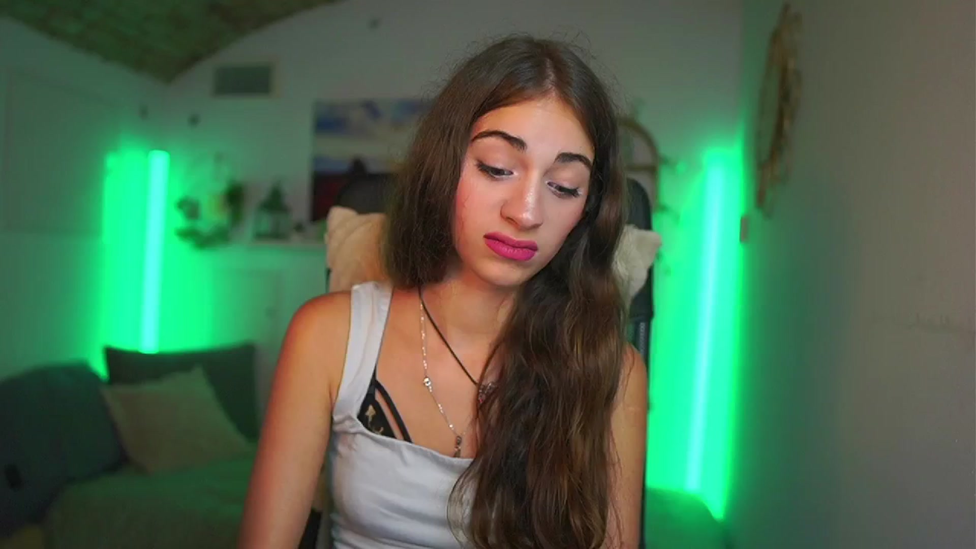 Gallery image thumbnail from Sophie__Grey's myfreecams stream on, 07/22/2025, 15:00 image 15 of 20