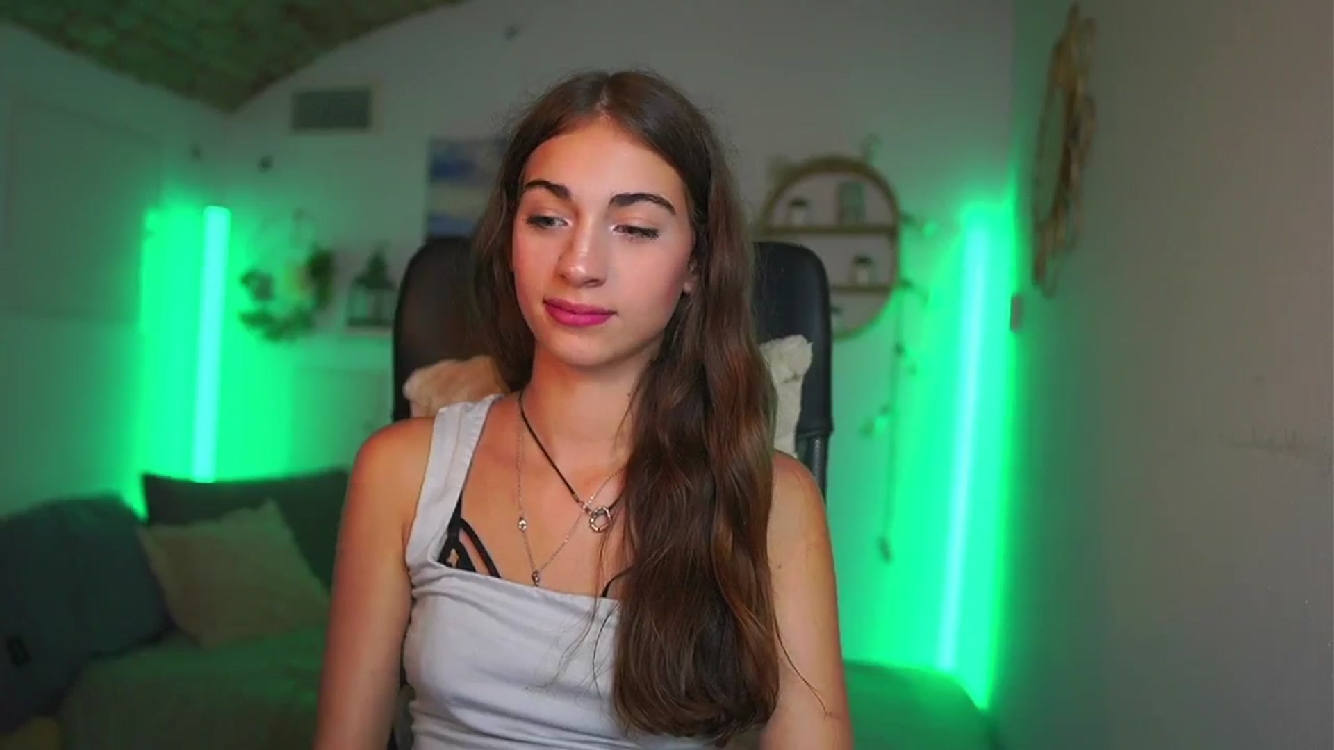 Gallery image thumbnail from Sophie__Grey's myfreecams stream on, 07/22/2025, 15:52 image 17 of 20