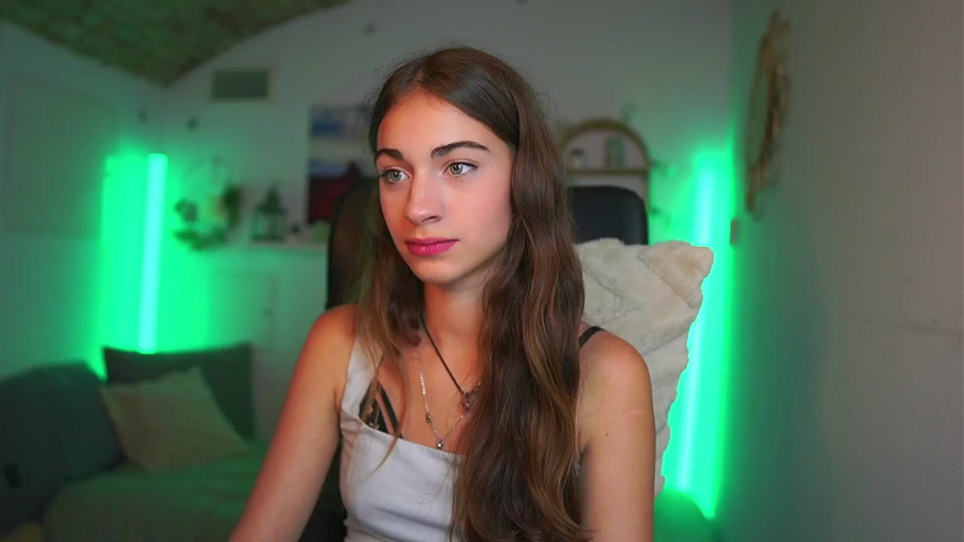 Gallery image thumbnail from Sophie__Grey's myfreecams stream on, 07/22/2025, 17:11 image 19 of 20